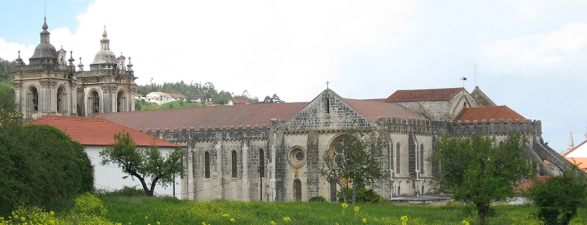 Photo showing: Mosteiro de Alcobaça, church with transept, from the south