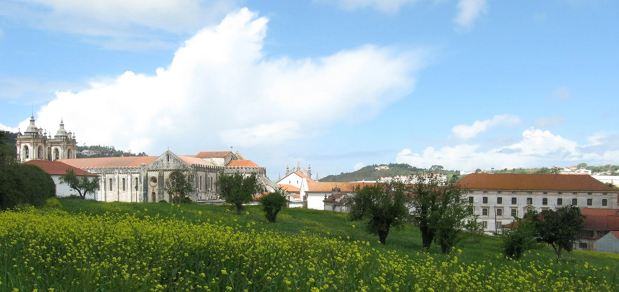 Photo showing: Monastery of Alcobaça, south side church with library