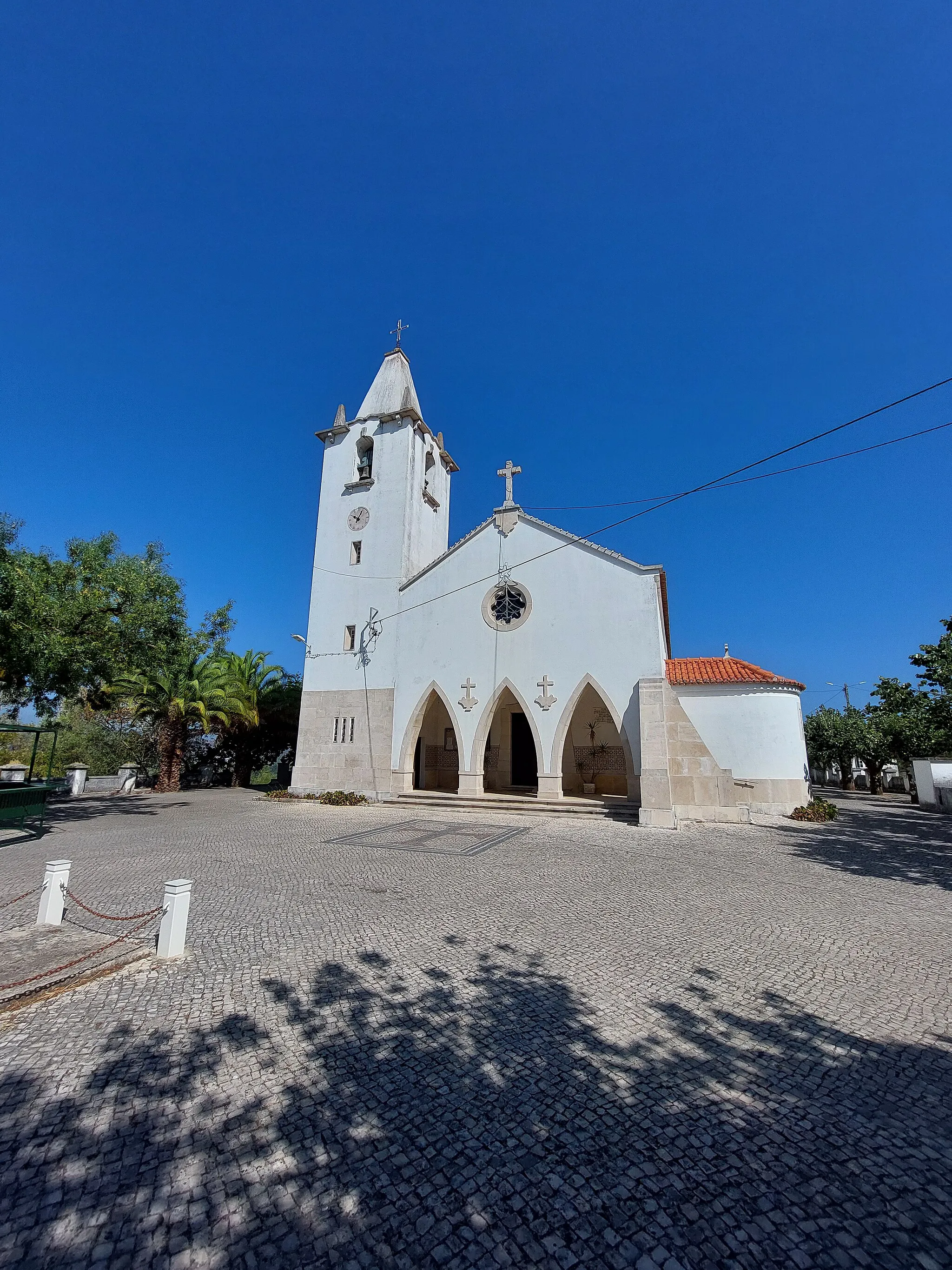Photo showing: Frente da Igreja Paroquial de Pelmá