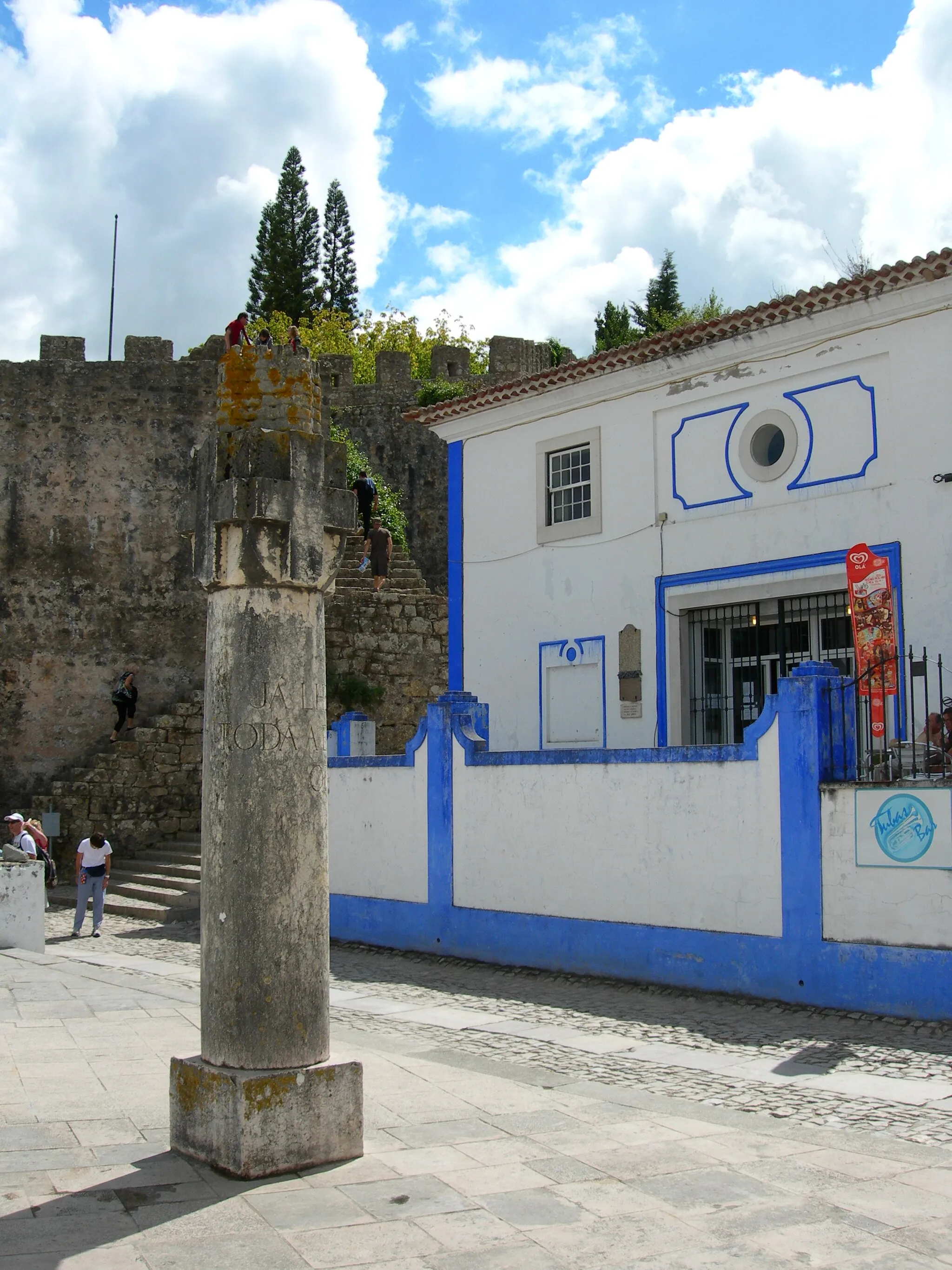 Photo showing: Pilar Camoneano com o Auditorio Municipal Casa de la Música