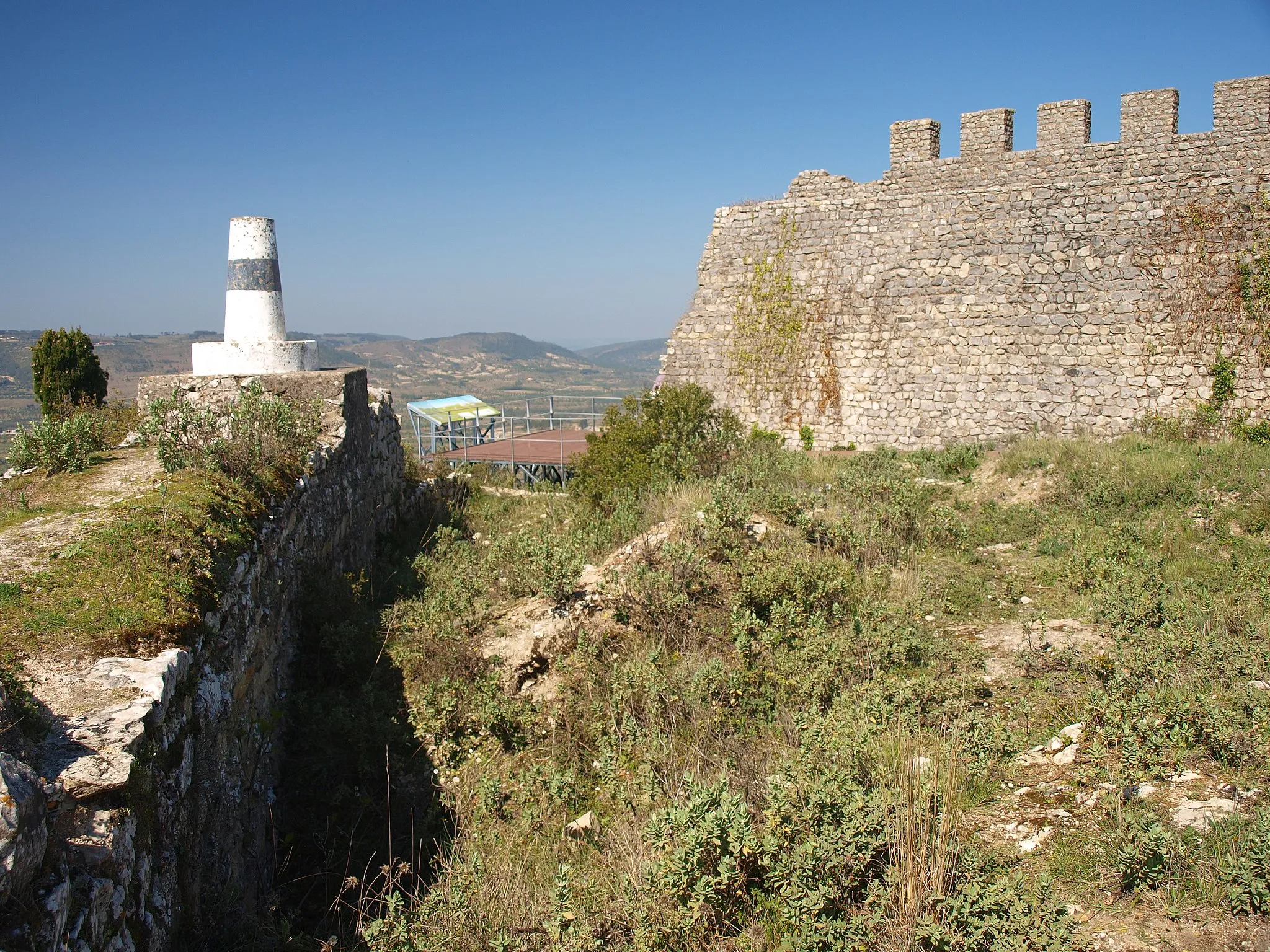 Photo showing: Castle of Germanelo, Rabaçal, Penela, Coimbra, Portugal, and its trig point.