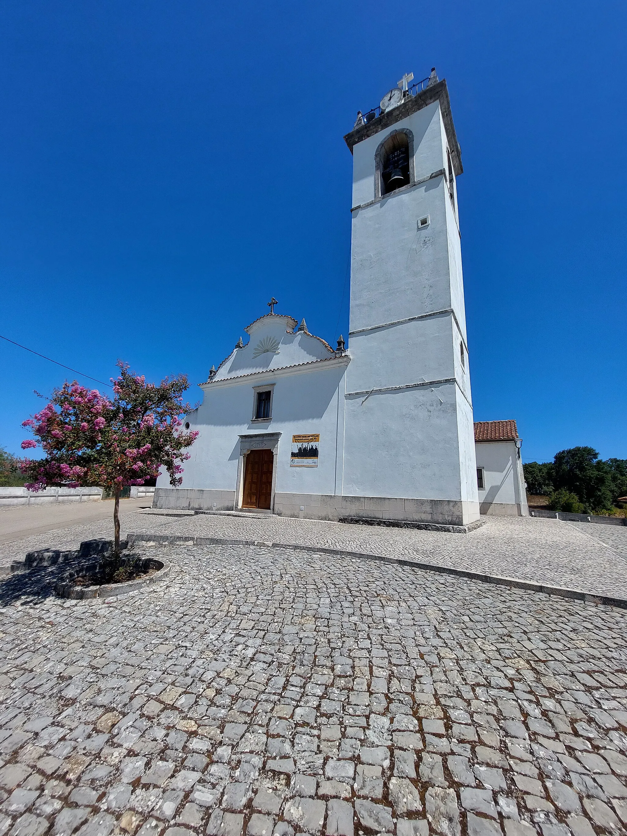 Photo showing: Vista da torre sineira da Igreja Paroquial de Torre de Vale de Todos