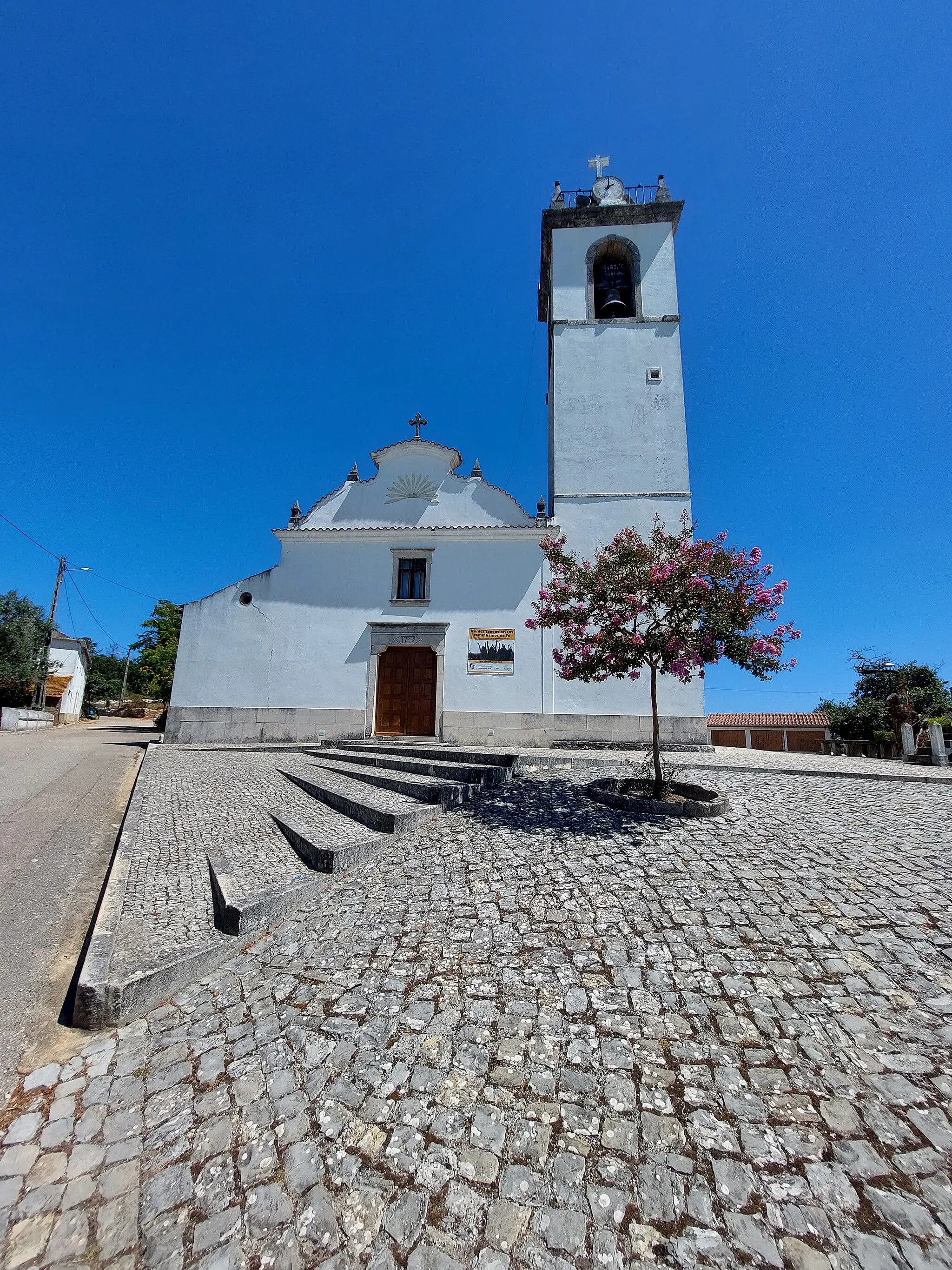 Photo showing: Largo da Igreja Paroquial de Torre de Vale de Todos