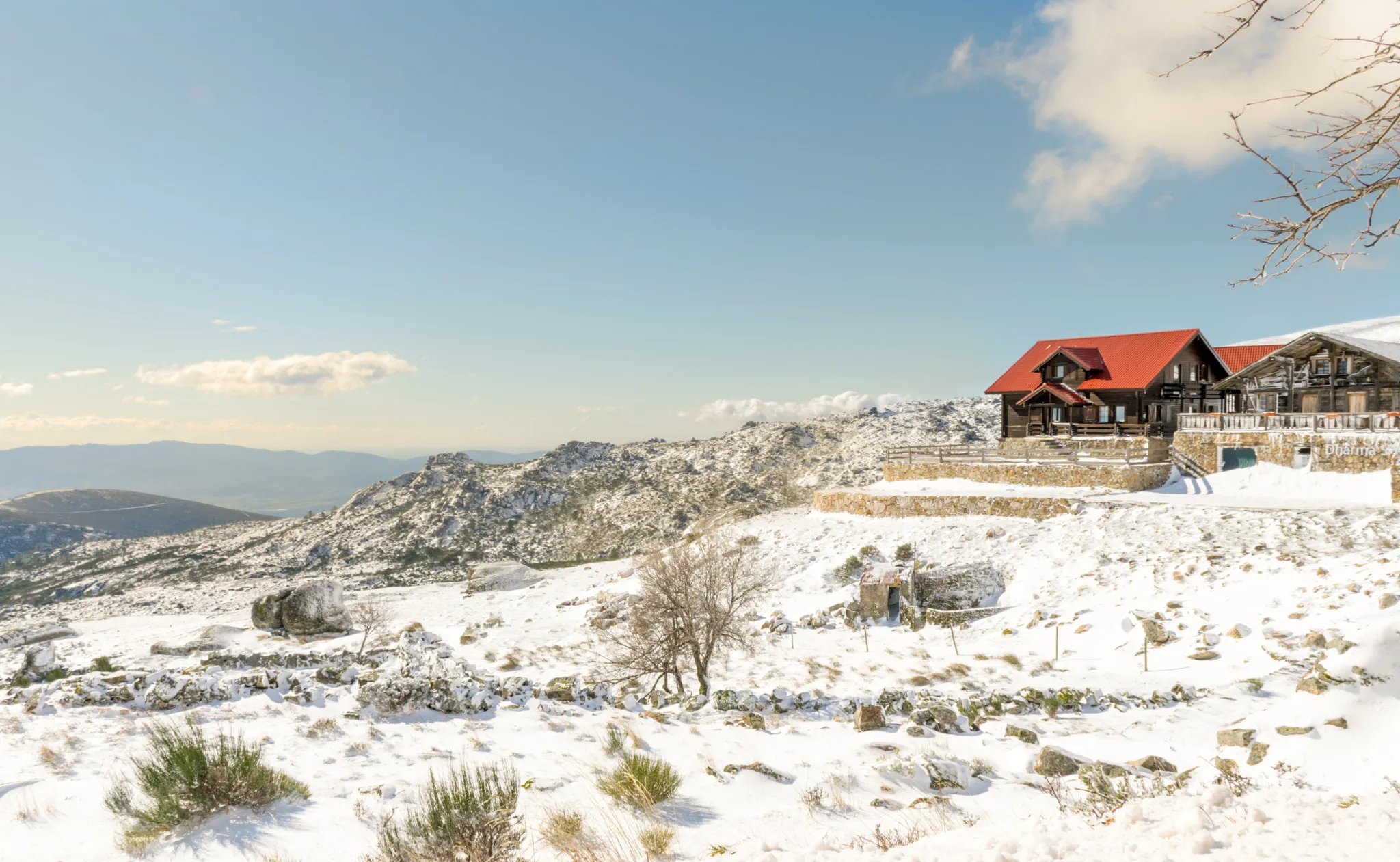 Photo showing: 500px provided description: Valley [#Snow ,#Landscapes ,#Portugal ,#Trip ,#Serra da Estrela ,#Valentine's Day ,#Neve ,#Parque Natural ,#14 February ,#Dia dos namorados]