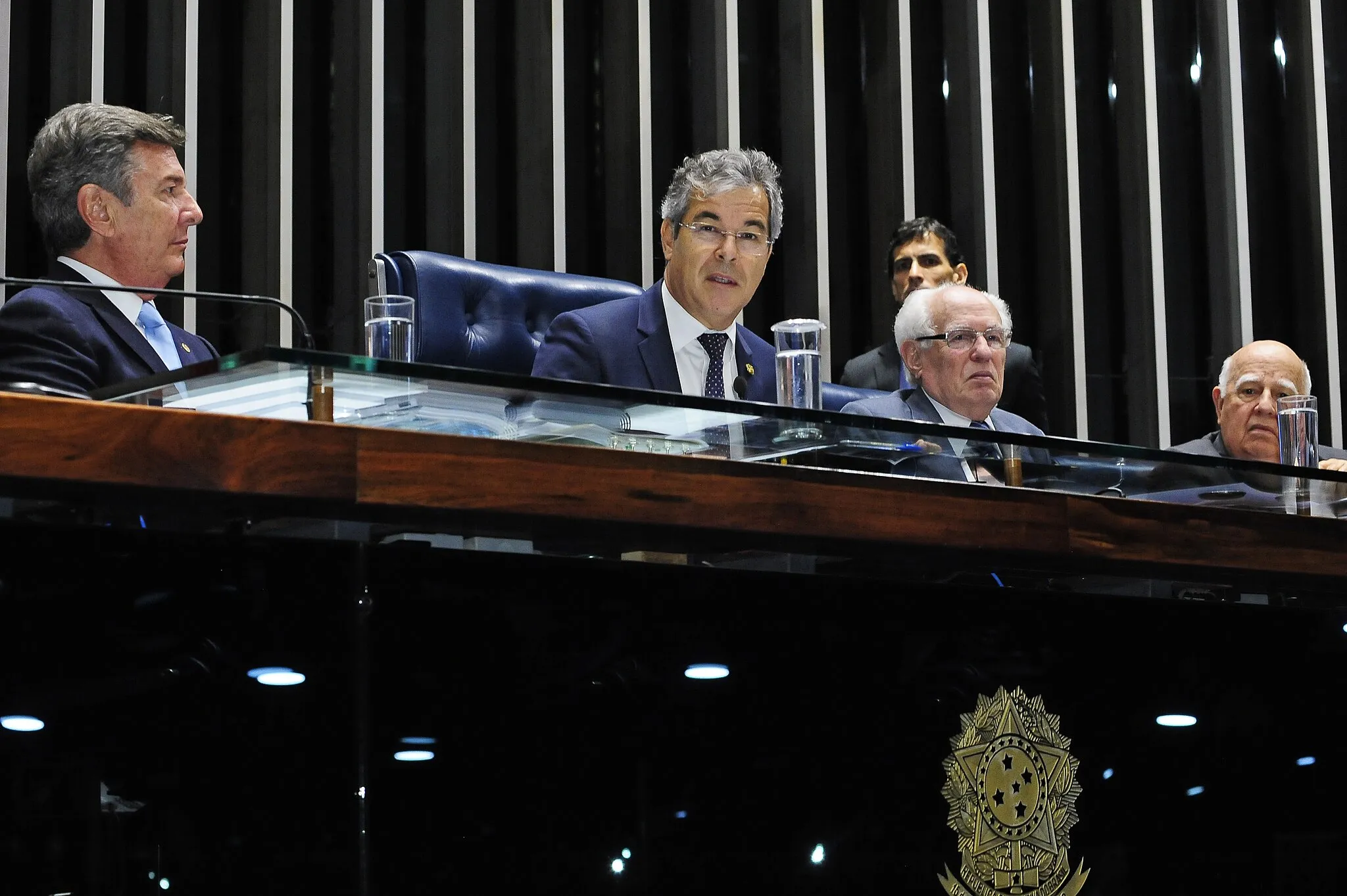 Photo showing: Plenário do Senado Federal durante sessão de debates temáticos destinada a discutir 25 anos da Rio 92 e da Convenção do Clima.
Mesa:
presidente da Comissão de Relações Exteriores e Defesa Nacional do Senado Federal (CRE), senador Fernando Collor (PTC-AL);
presidente da Comissão Mista Permanente sobre Mudanças Climáticas do Congresso Nacional, senador Jorge Viana (PT-AC);
ex-ministro do Meio Ambiente, José Goldemberg;
ex-embaixador do Brasil na França e coordenador da Conferência Rio 92, Marcos Azambuja.

Foto: Waldemir Barreto/Agência Senado