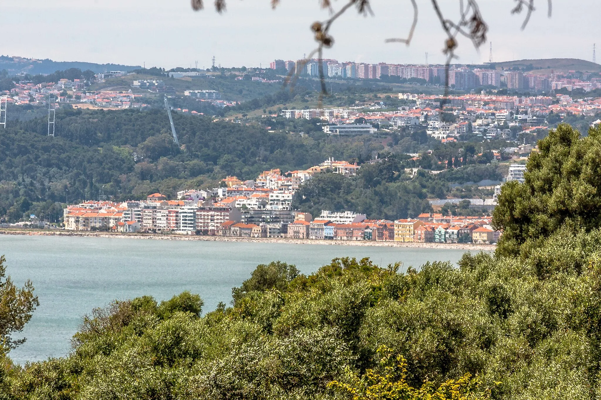 Photo showing: Cruz Quebrada-Dafundo vista da Quinta da Bela Vista, em Almada.