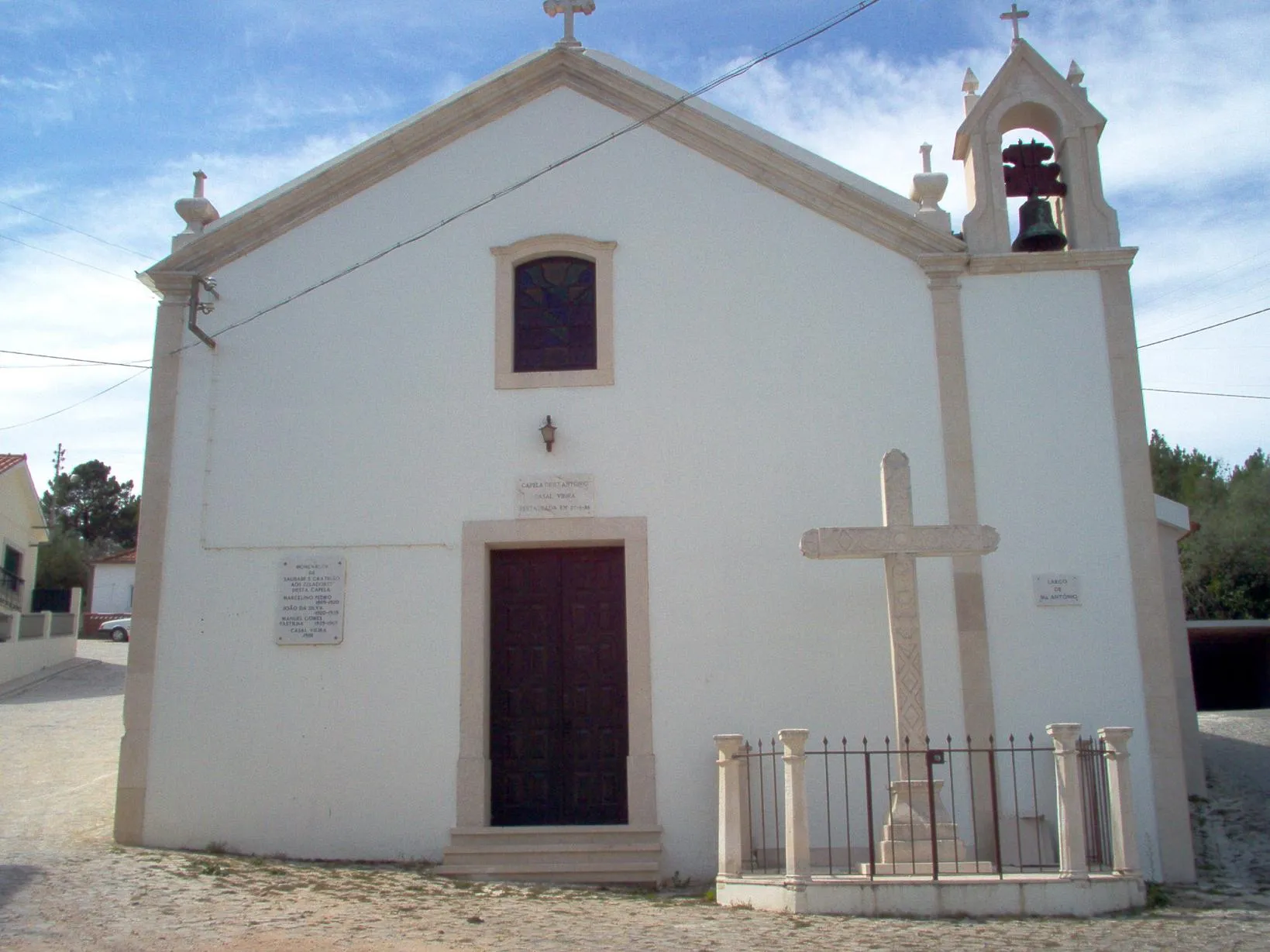 Photo showing: Capela de Santo António, 2005, Casal Vieiro, São Mamede