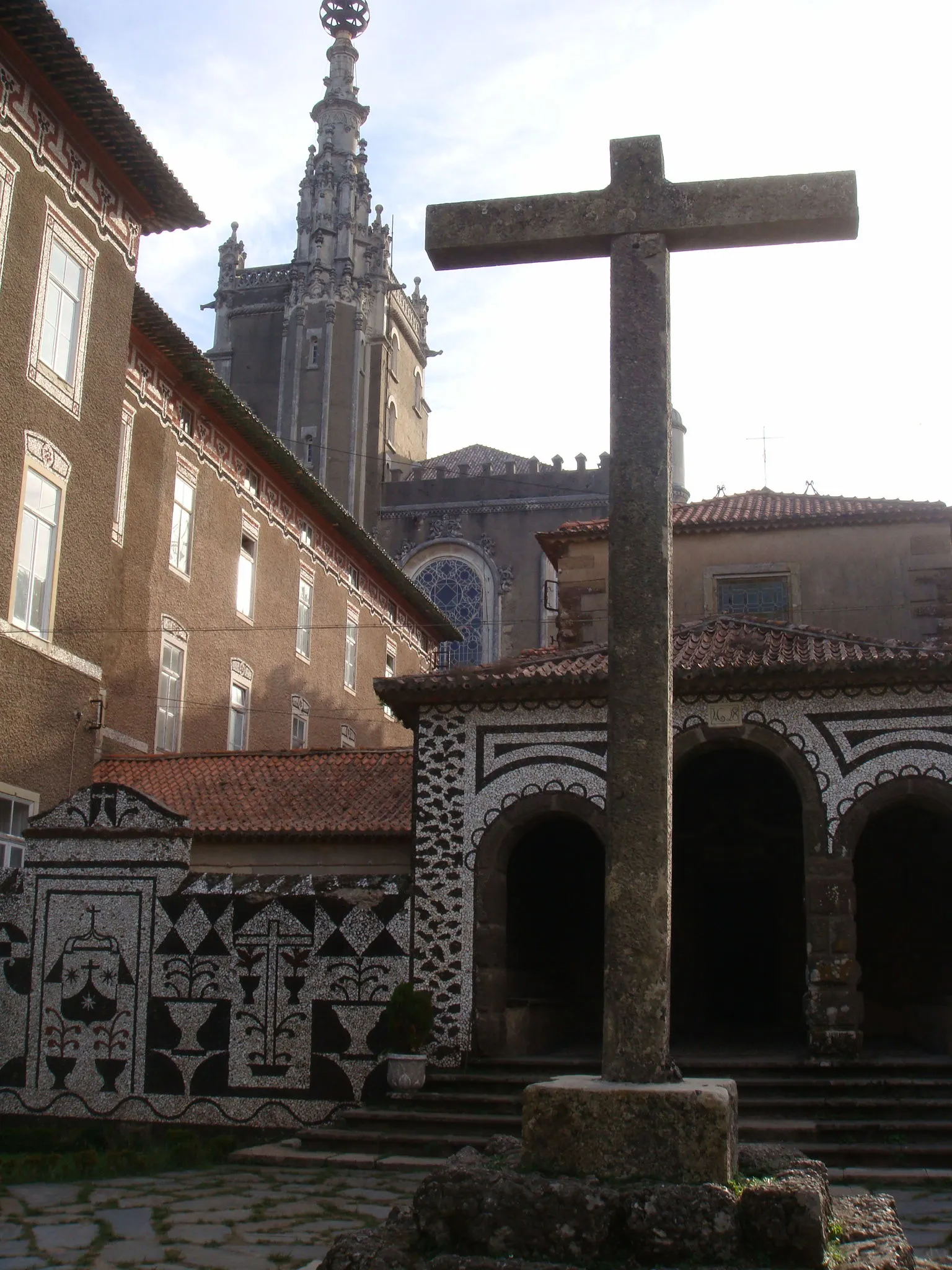 Photo showing: Convento Carmelita e Palácio do Buçaco ao fundo
Author:User

Oct/2010.