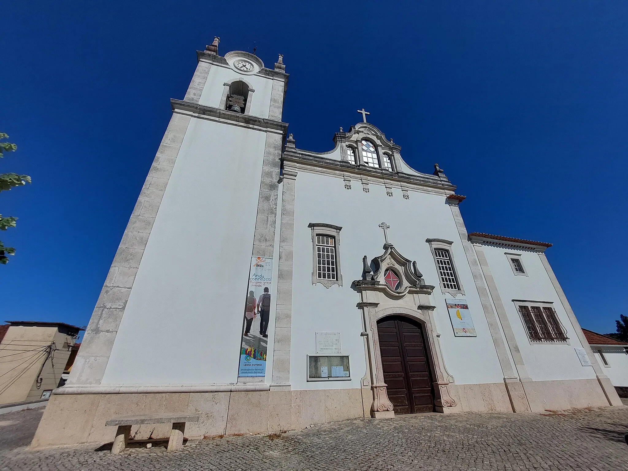 Photo showing: Vista ao perto da fachada principal da Igreja Paroquial do Arrabal