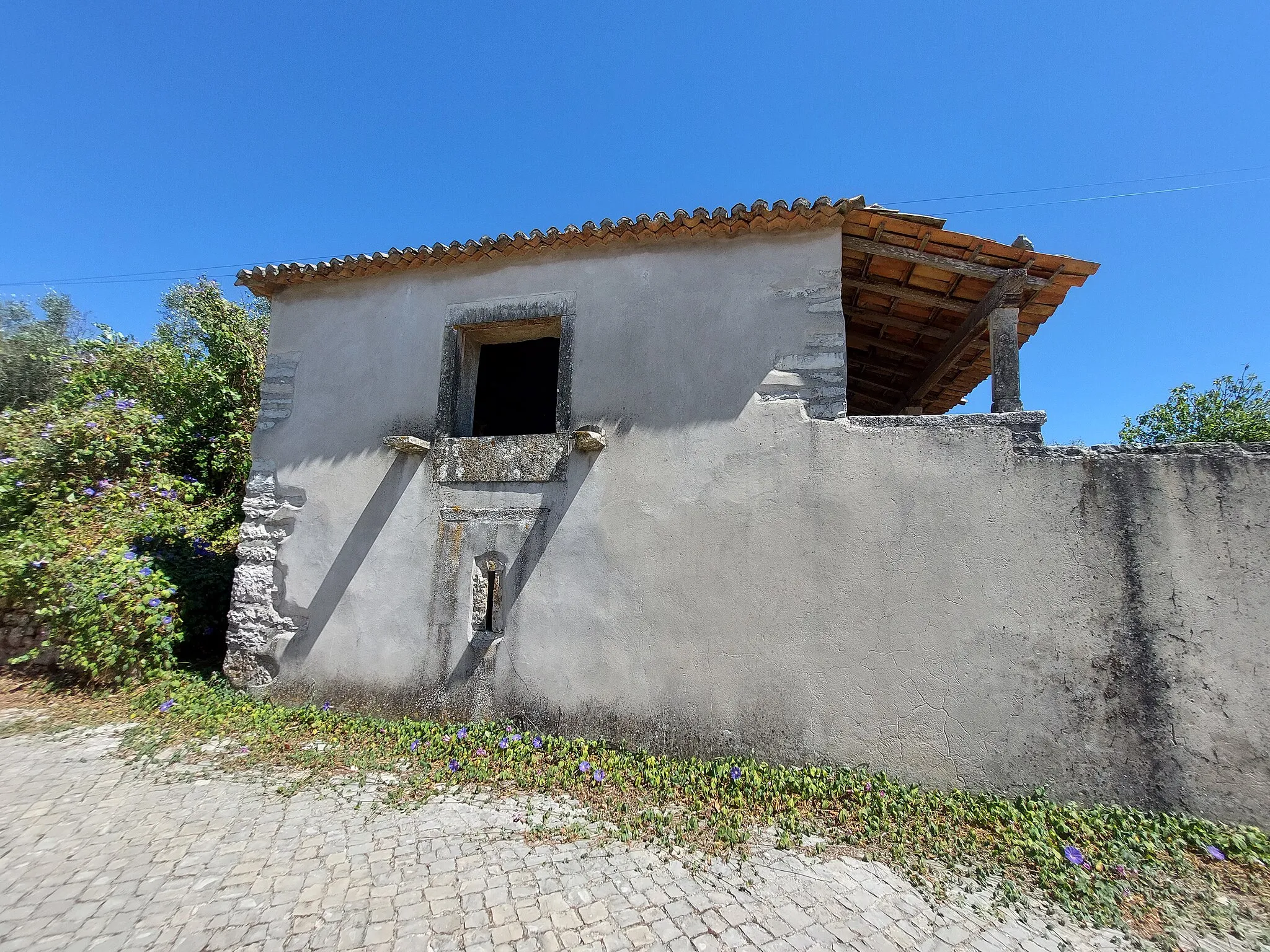 Photo showing: Fachada esquerda da Casa na Venda do Negro