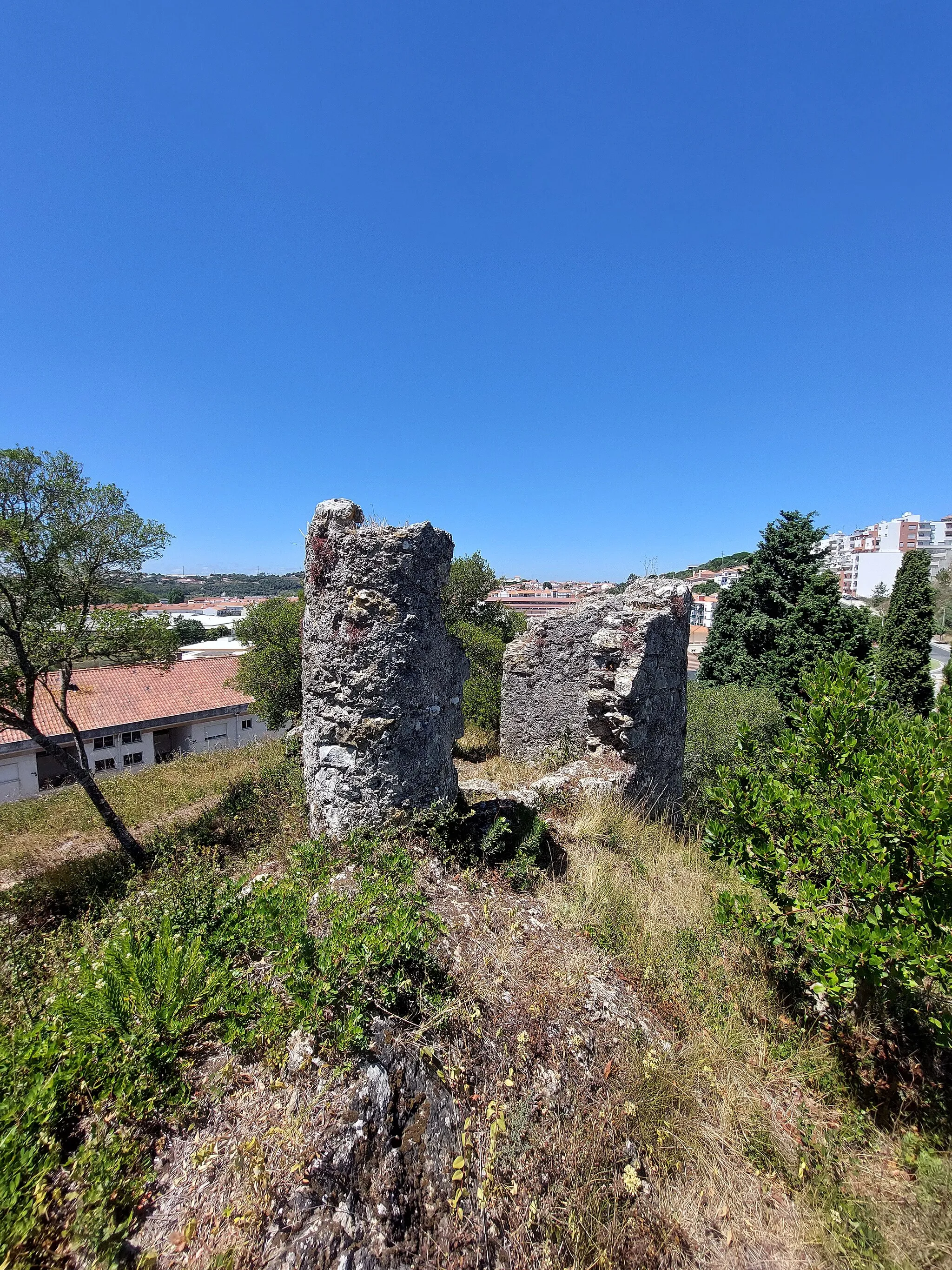 Photo showing: Vista aproximada da Forca de Porto de Mós