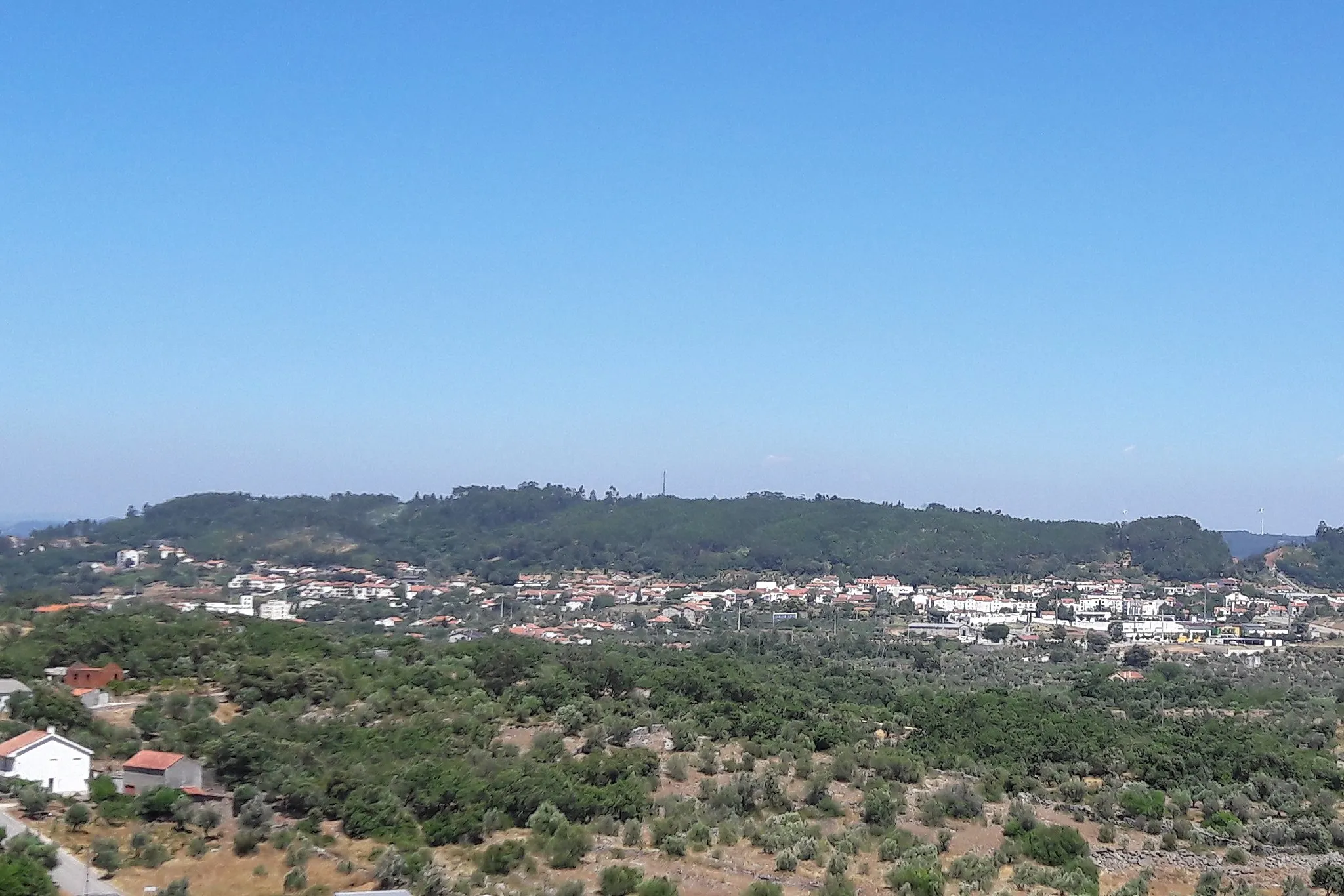 Photo showing: Partial panoramic view of Alvaiázere in 2016 from the Chapel of Our Lady of Covões