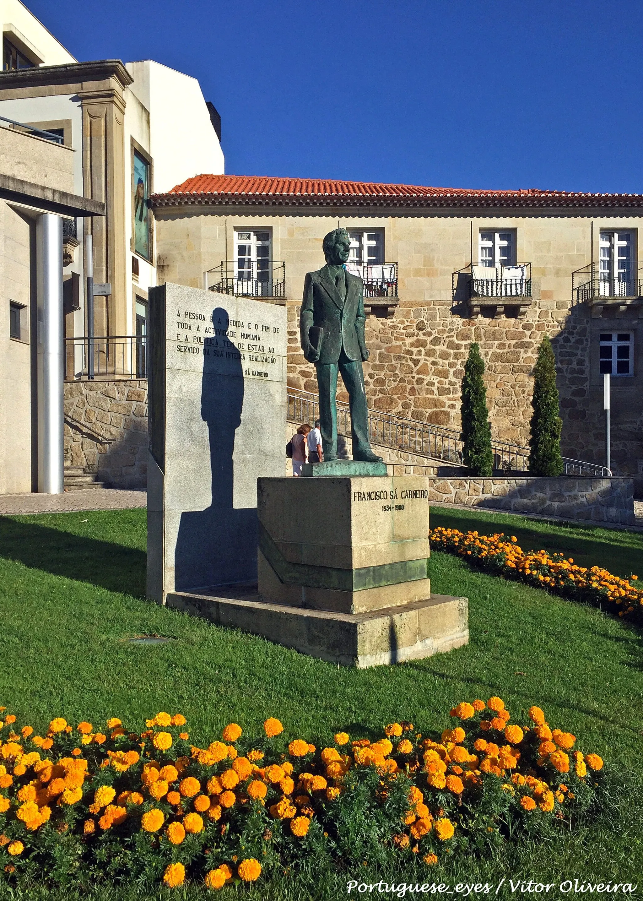Photo showing: Monumento a Francisco Sá Carneiro - Viseu - Portugal
