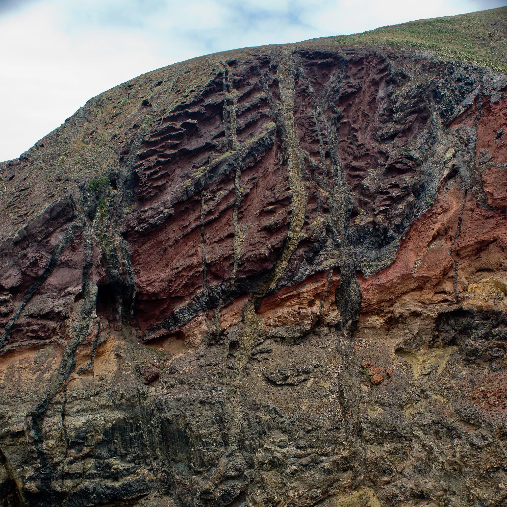 Photo showing: Cliff of volcanic rocks near Ponta da Canaveira on the island of Porto Santo, Madeira.
