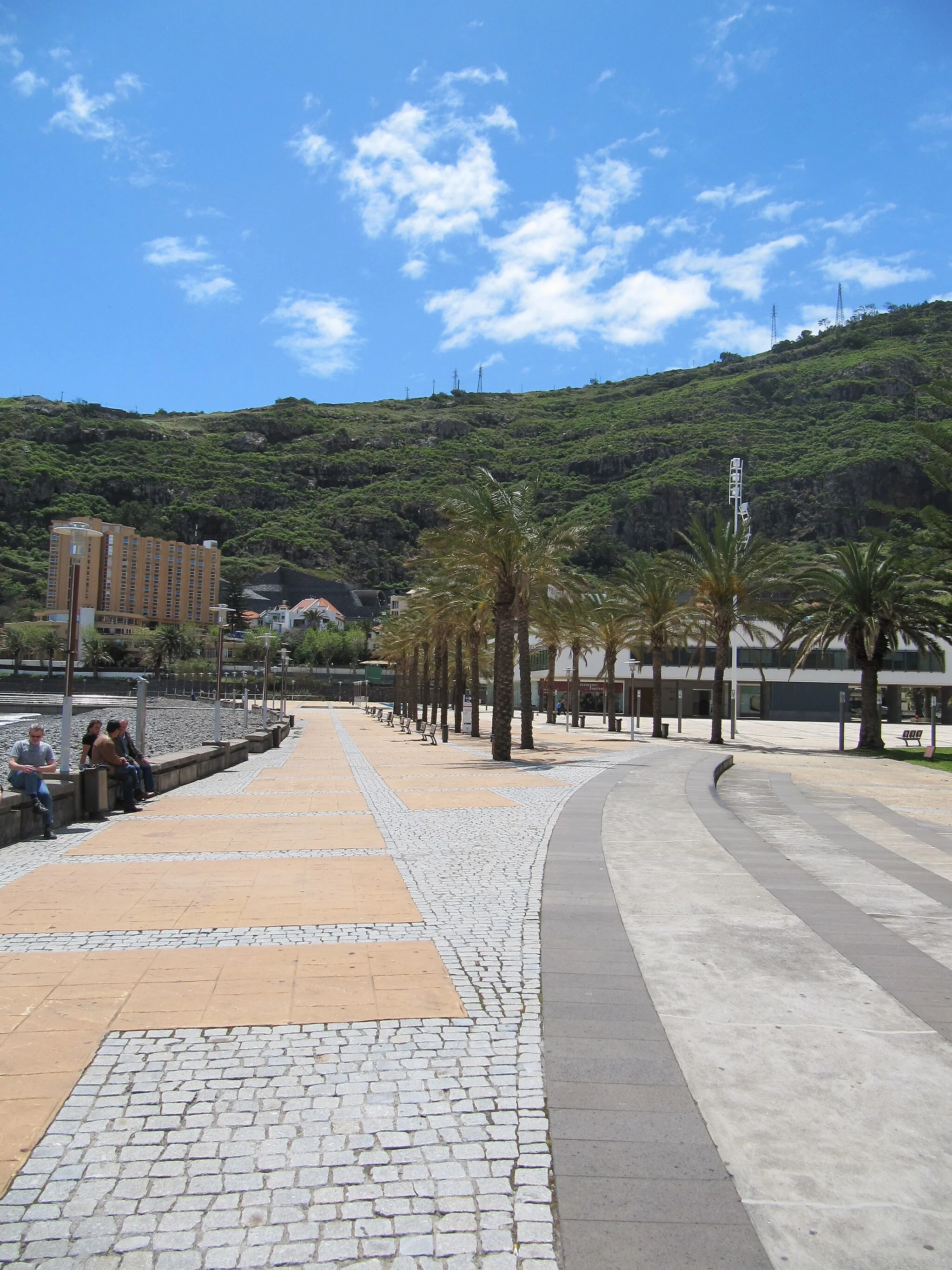 Photo showing: View of a part of the promenade near the beach in Machico, Madeira, IMG_2290