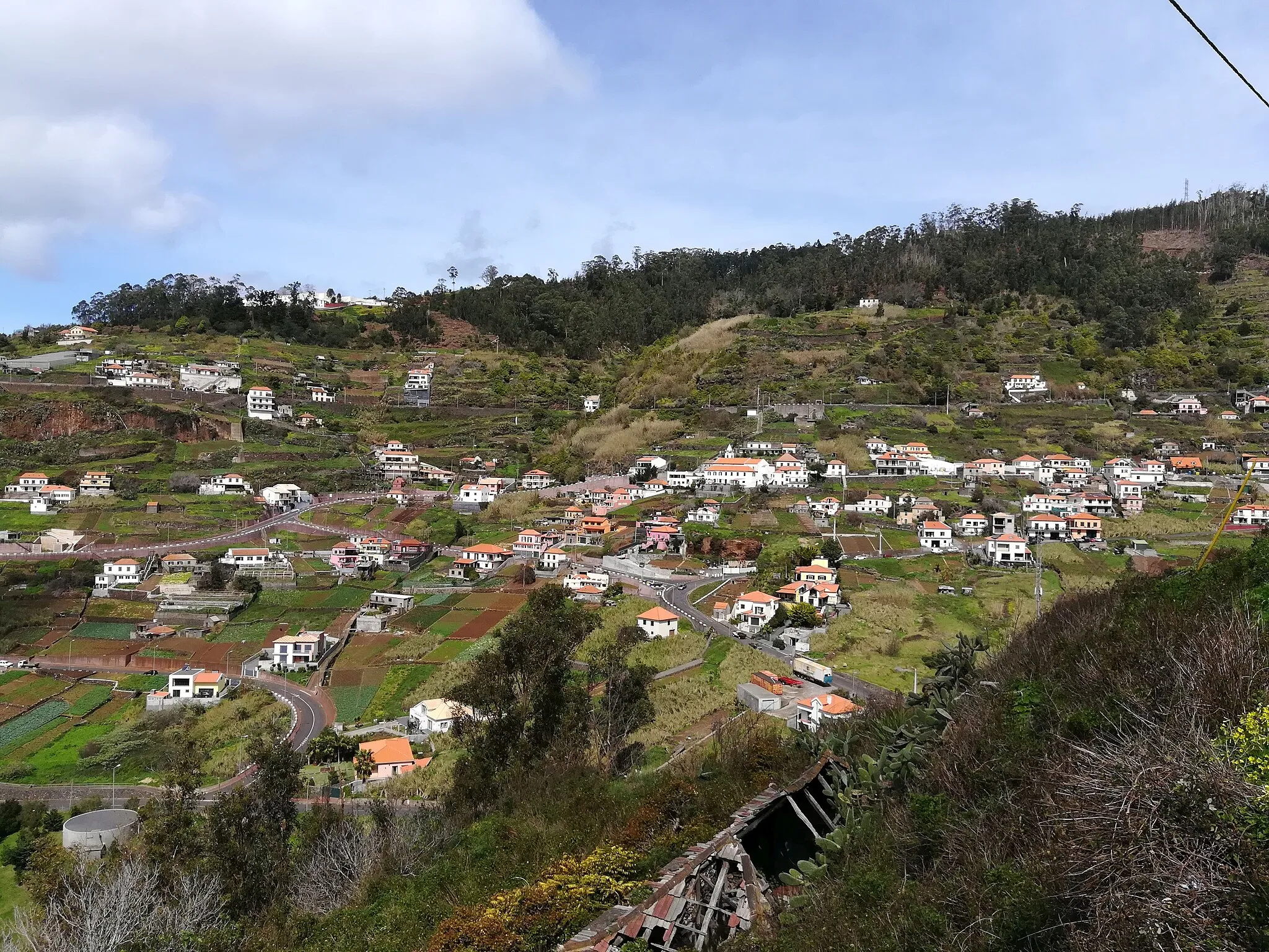 Photo showing: A typical village in Madeira.
