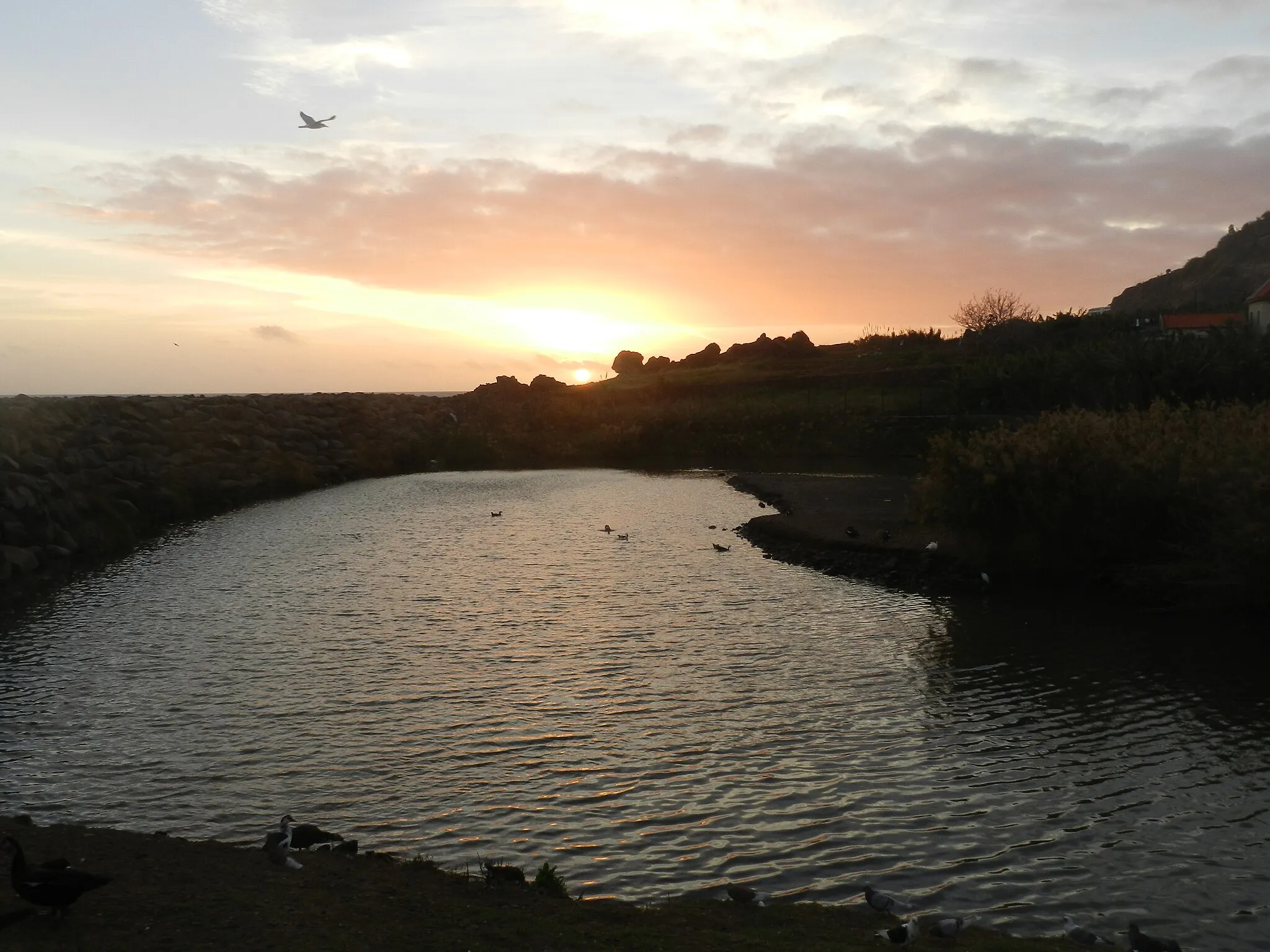 Photo showing: Lagoa do Lugar de Baixo, pôr-do-sol, inverno