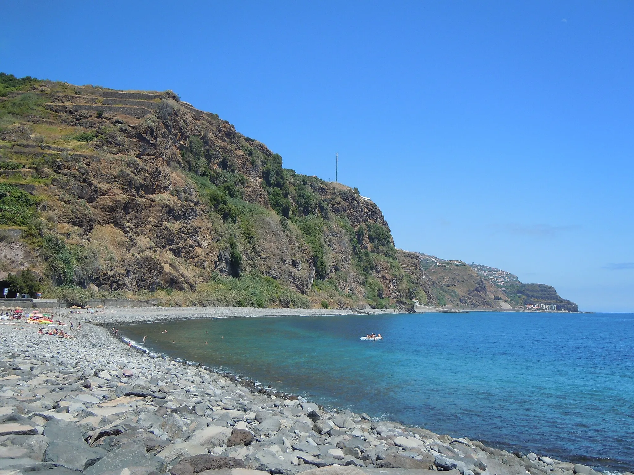 Photo showing: Lugar de Baixo, vue de la plage en direction de l'Est, Madere.