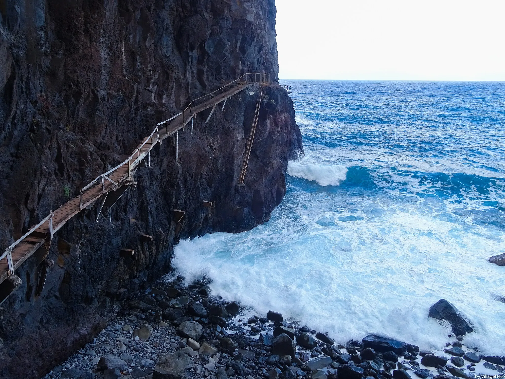 Photo showing: Adventurous path to old Cais ruins 2 (Sao Jorge)