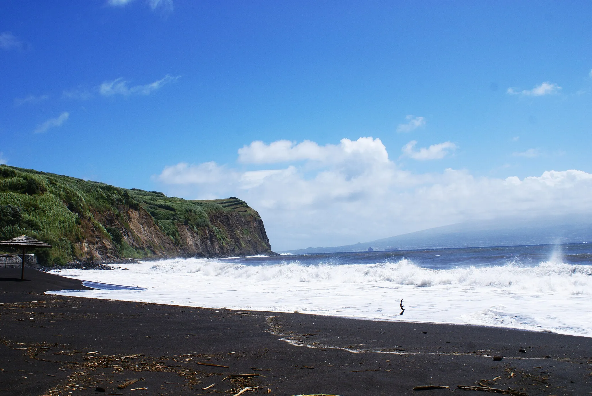 Photo showing: Praia da Conceição em dia de tempestade, concelho da Horta, ilha do Faial, Açores, Portugal