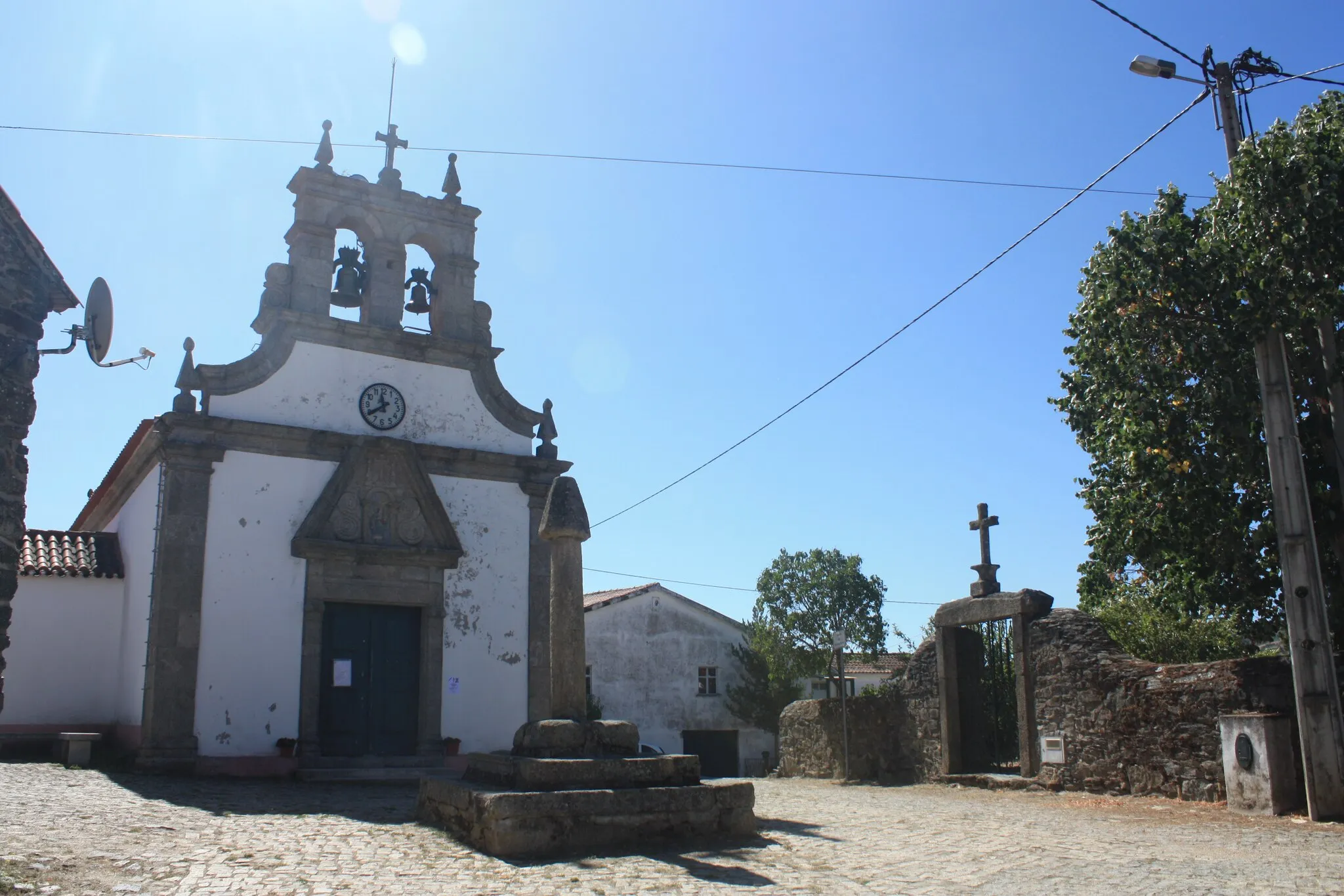 Photo showing: Pelourinho de Gostei - pelourinho em Bragança, Portugal