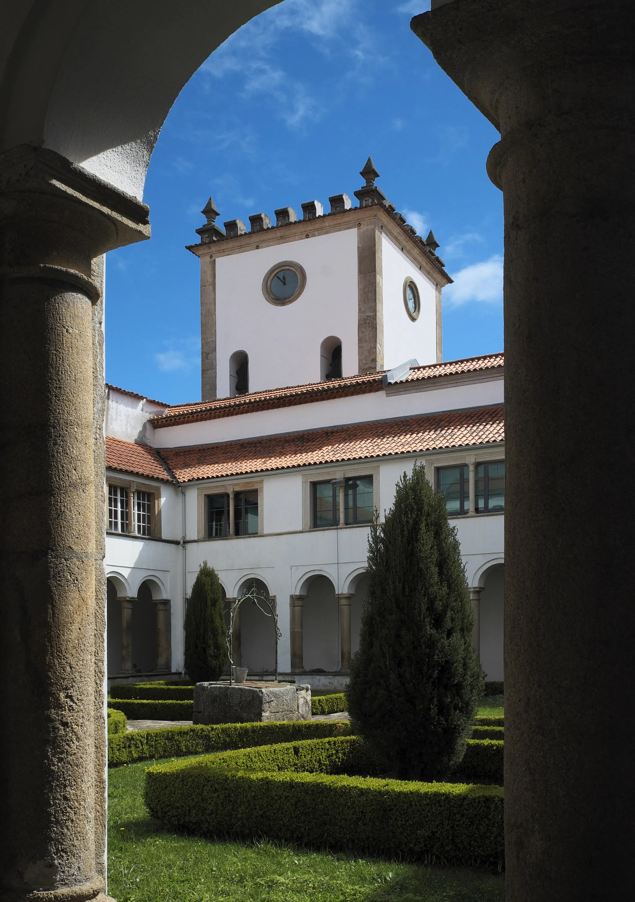 Photo showing: Alte Kathedrale Sé Velha (São João Batista), ehemalige Kirche des Klarissenklosters, in Bragança in Nordportugal, Kreuzgang