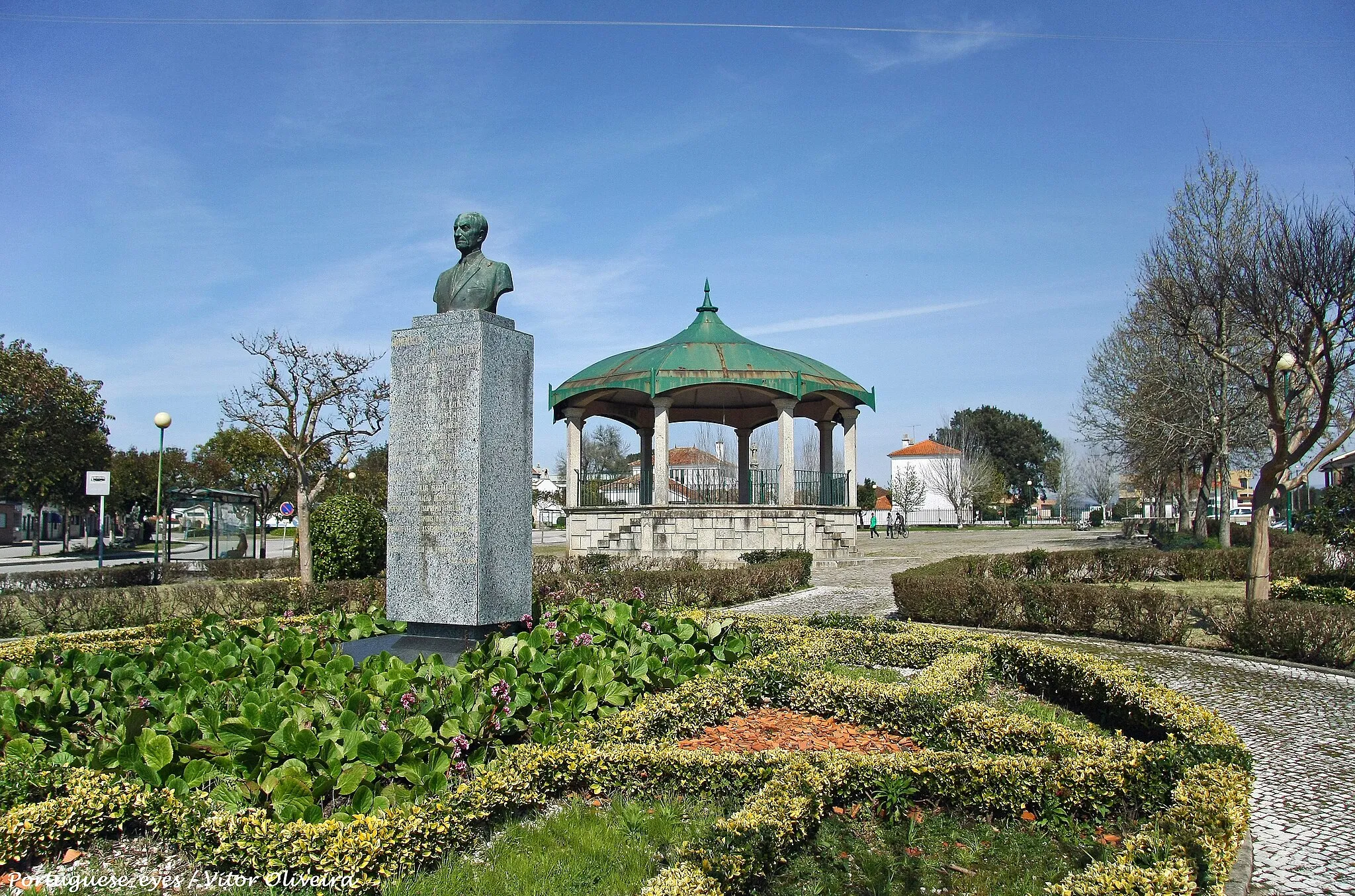 Photo showing: Monumento ao Conselheiro Albino Soares dos Reis - Loureiro - Portugal