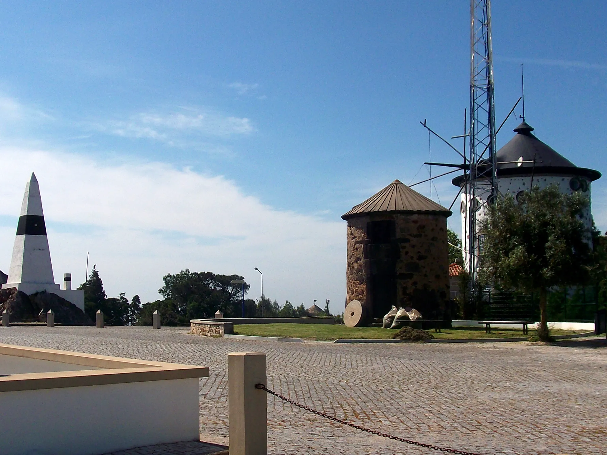 Photo showing: Some of the windmills in the summit of São Félix Hill