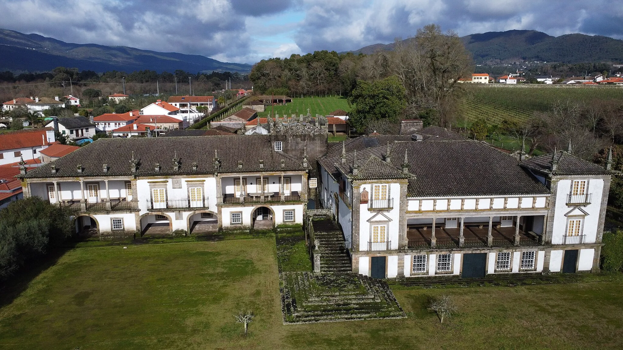 Photo showing: Bertiandos palace, in Ponte de Lima, Portugal. The building dates to the 15th century, having received changes in the following centuries.
