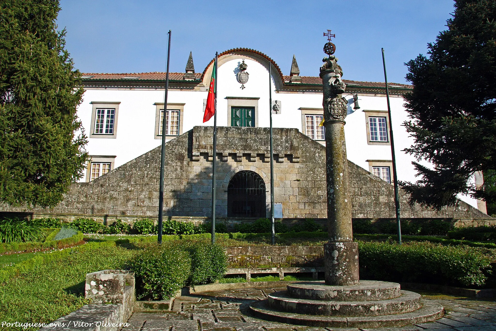 Photo showing: Câmara Municipal e Pelourinho de Ponte de Lima - Portugal