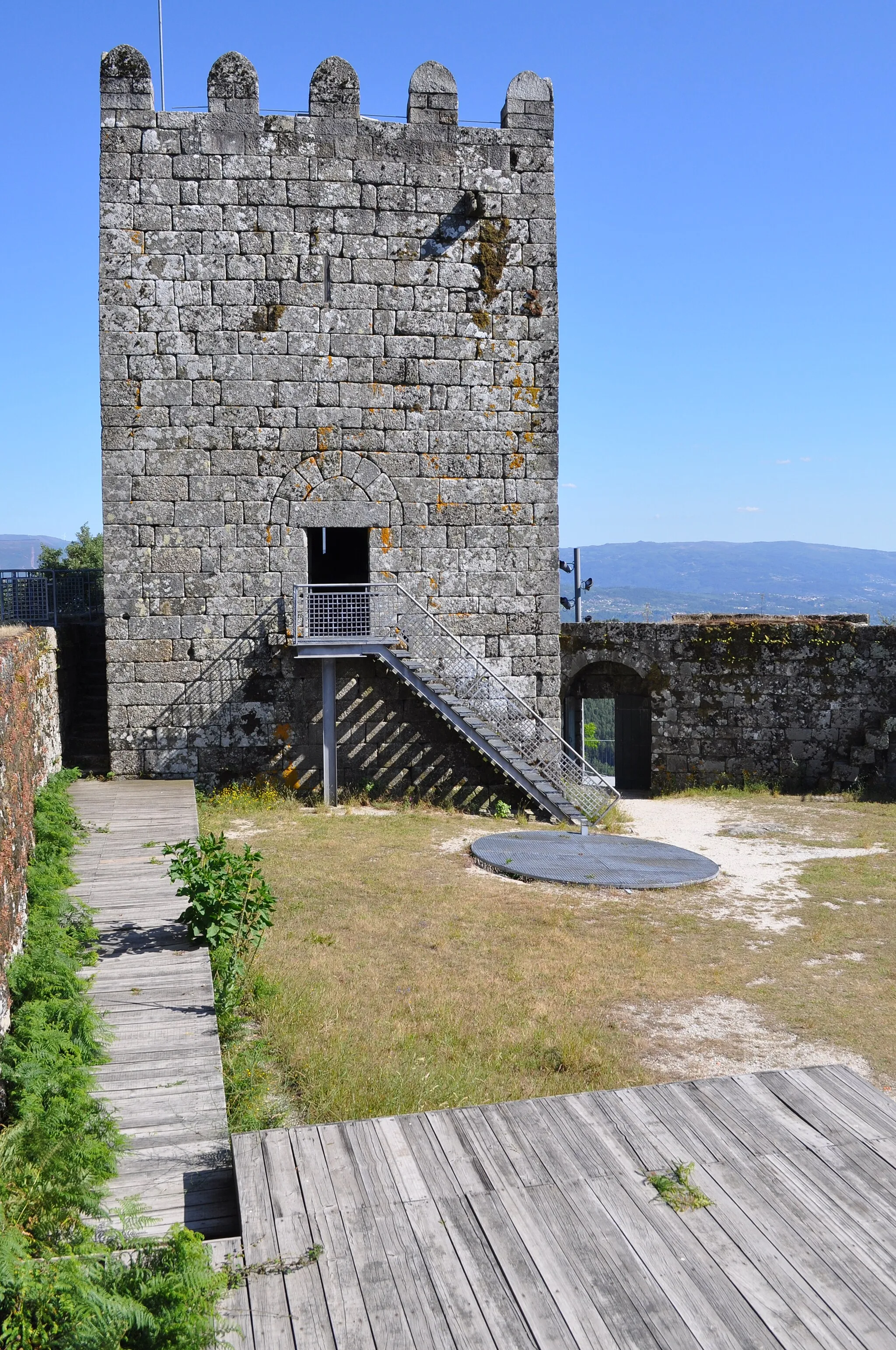 Photo showing: Castelo de Arnoia - castelo medieval em Arnoia, Portugal