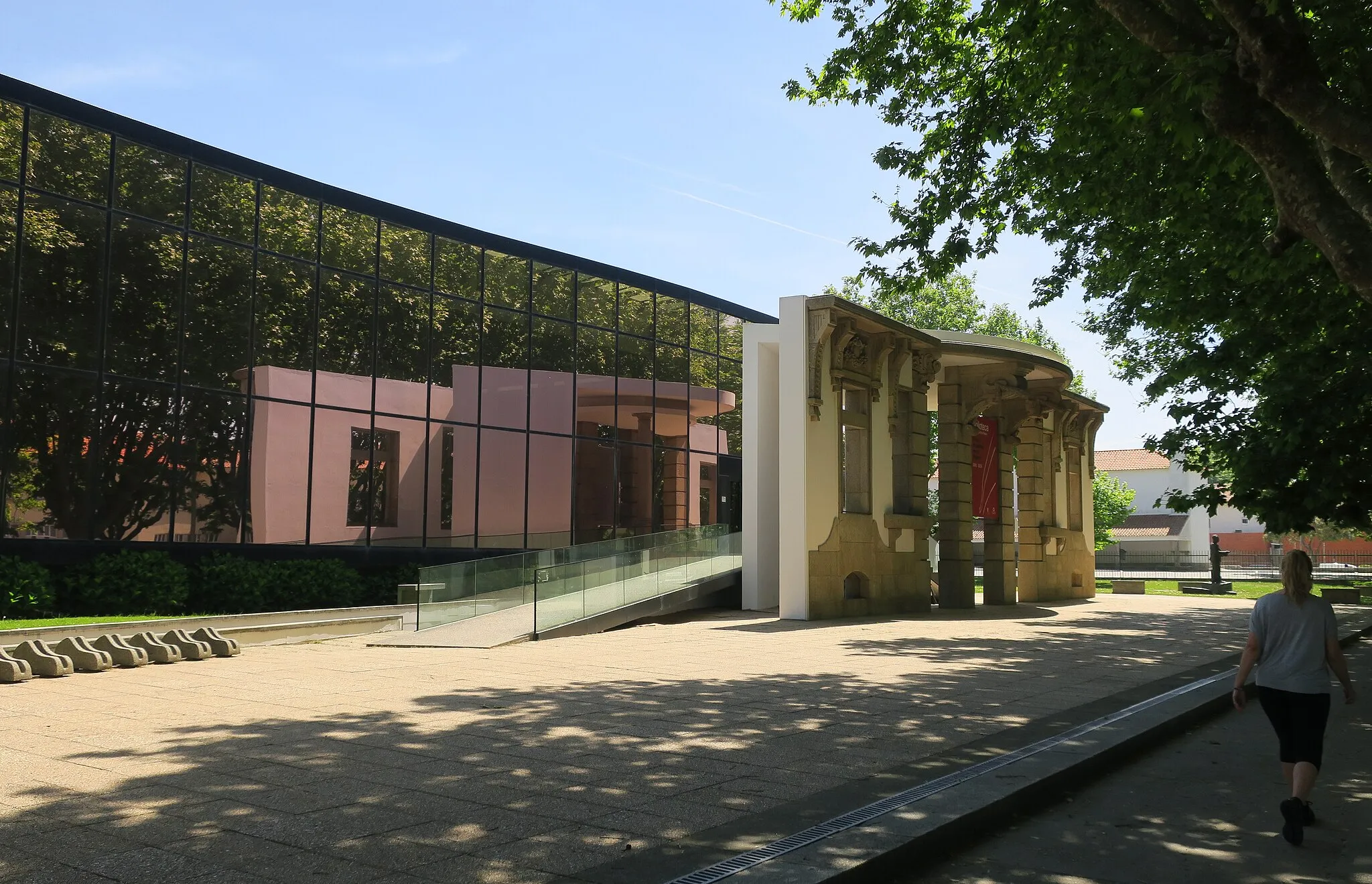 Photo showing: Póvoa de Varzim Municipal Library.