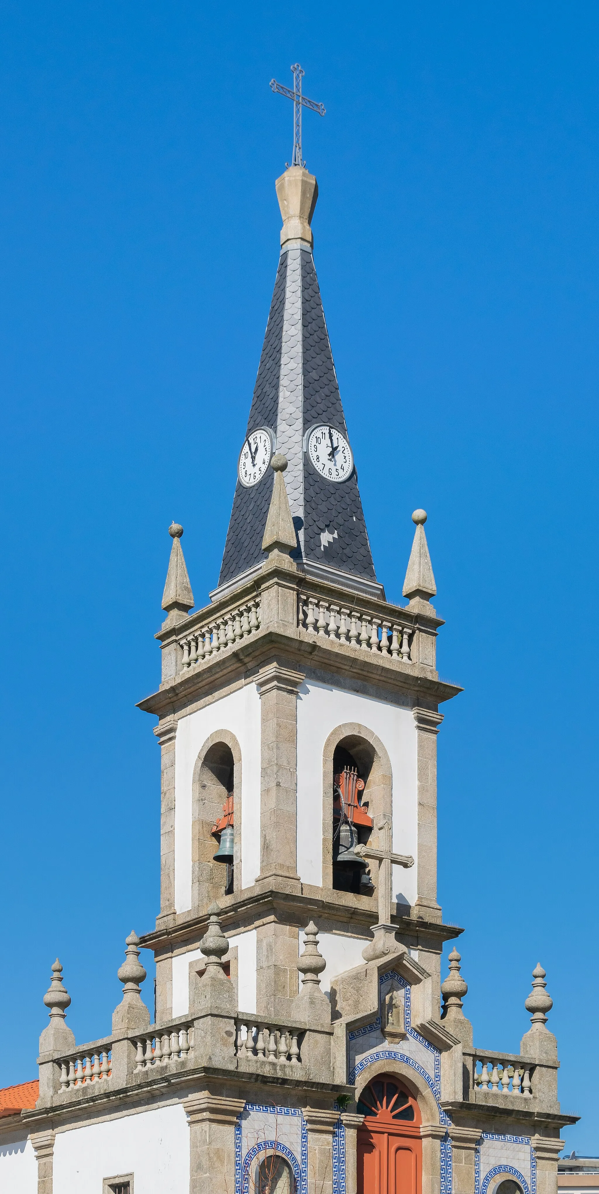 Photo showing: Bell tower of the Nossa Senhora das Dores chapel in Trofa, Portugal