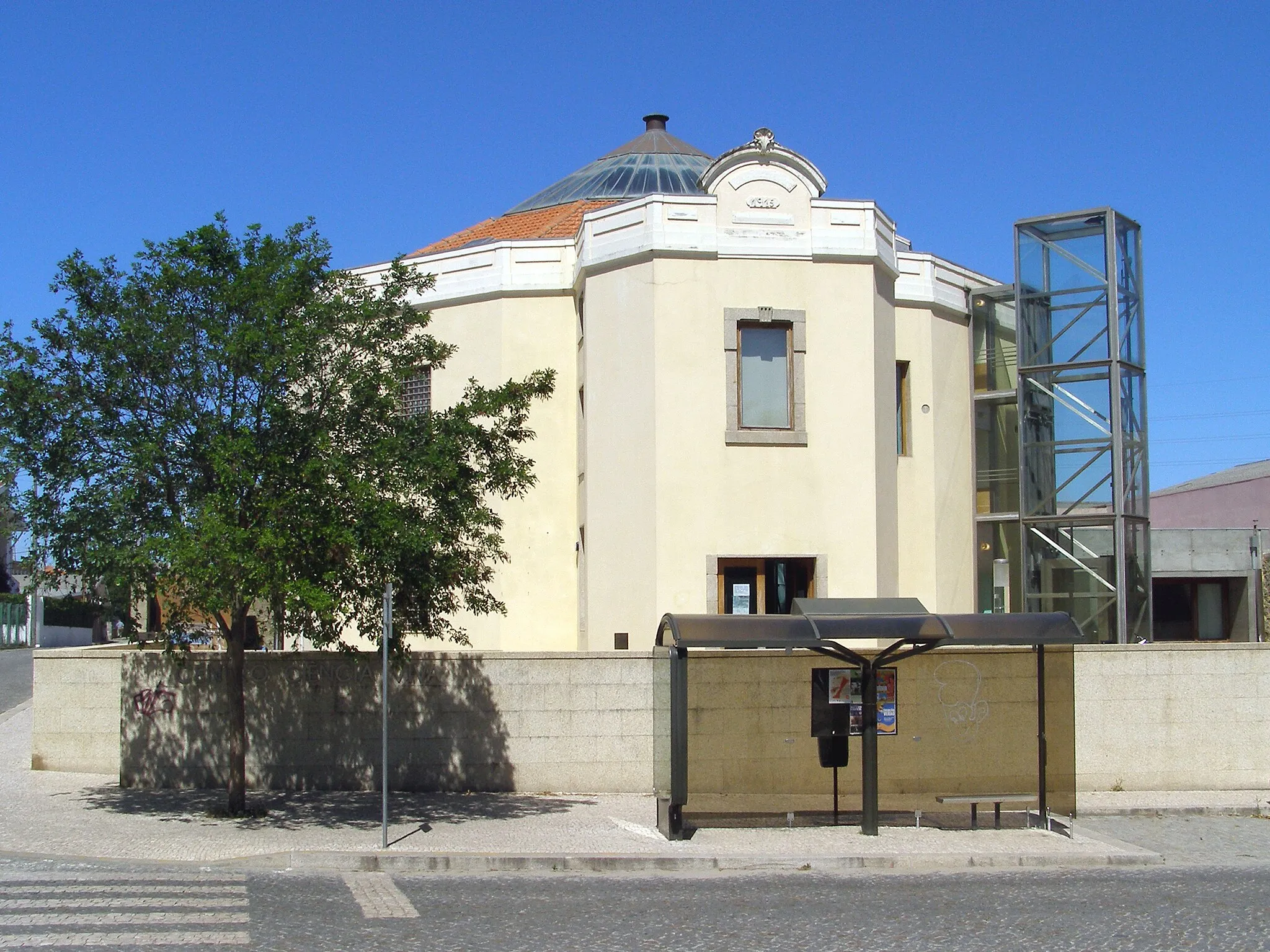 Photo showing: Ciência Viva (=Living Science) Centre of Vila do Conde, installed in the former municipal jail. Vila do Conde, Portugal.