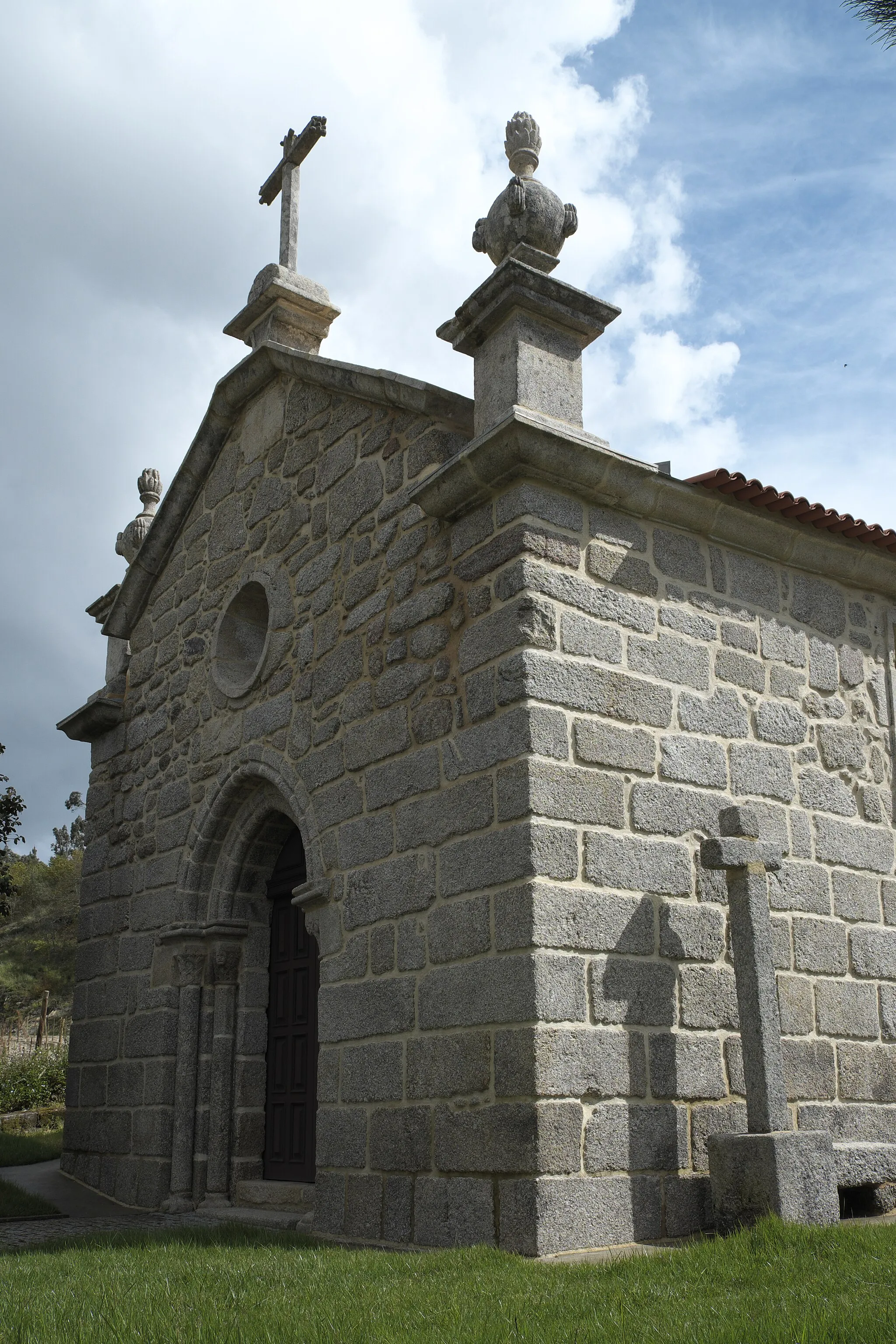 Photo showing: Romanische Kirche São Salvador in Real (Amarante), einem zur Stadt Amarante gehörenden Ort im Distrikt Porto in Nordportugal