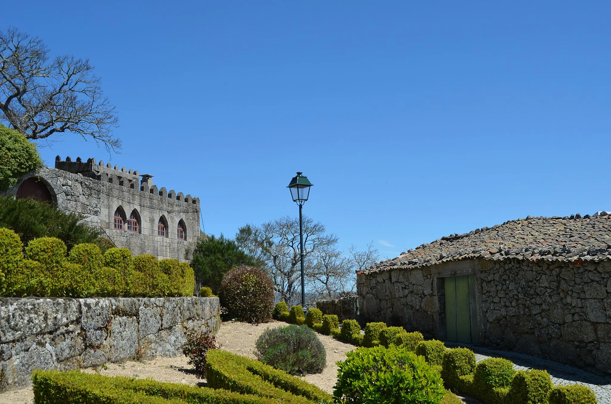 Photo showing: Blue Spring skies