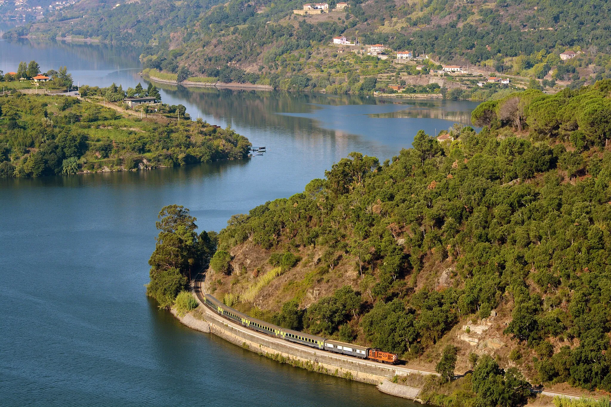 Photo showing: "Vindimas"

Especial 13815 Porto - Campanhã Régua CP REGIONAL