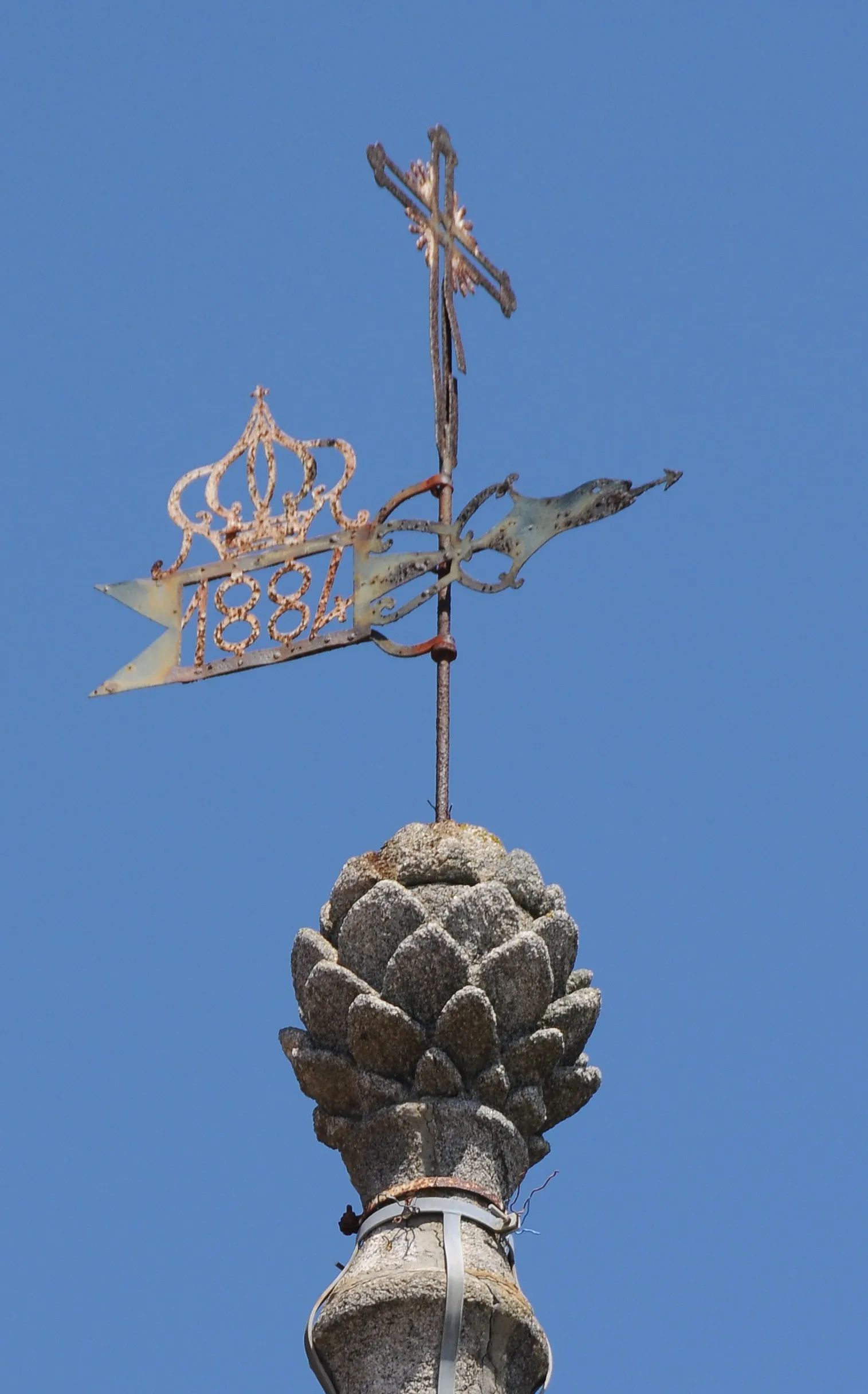 Photo showing: Weather vane in Perelhal Church, Barcelos, Portugal.