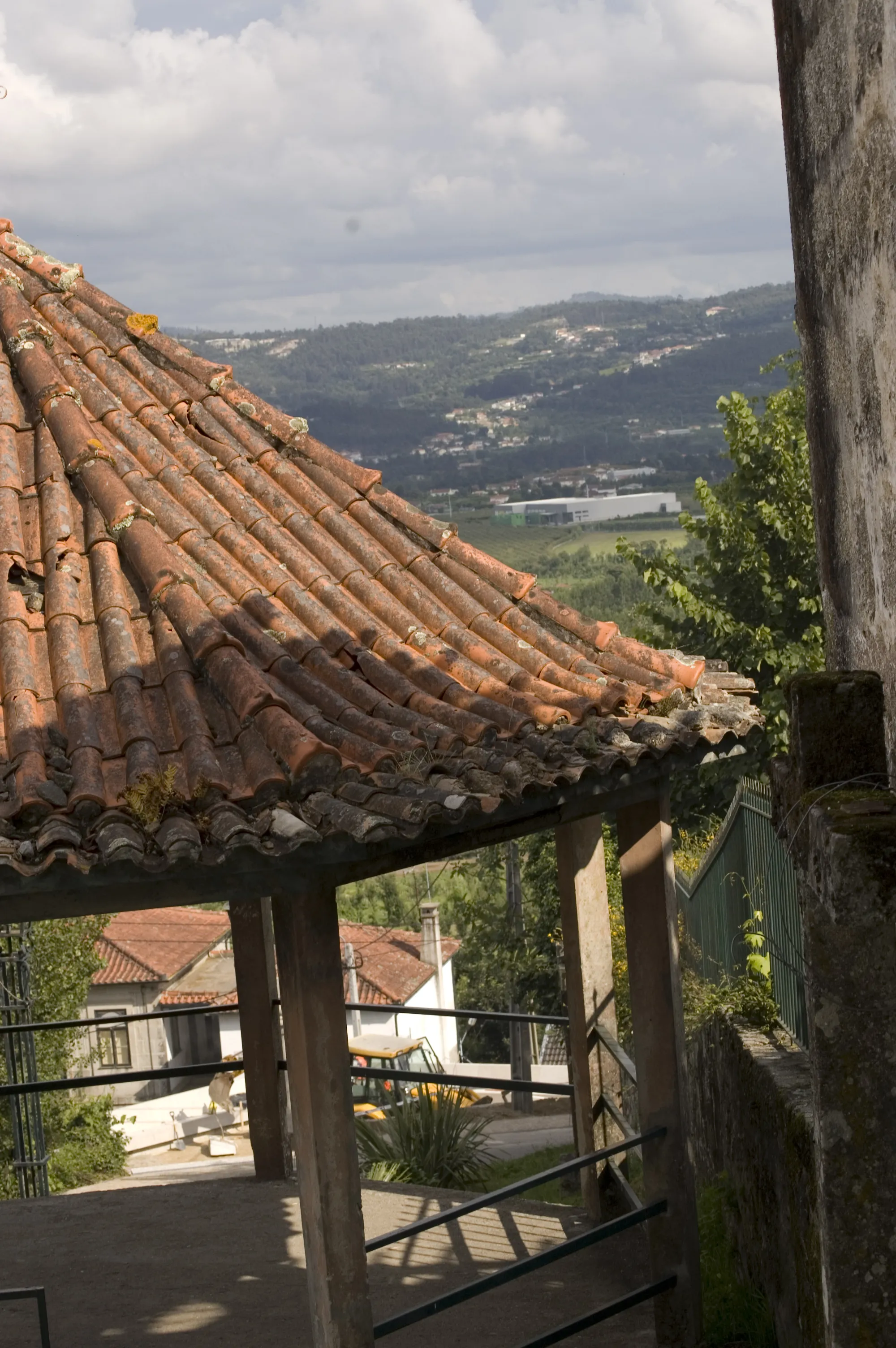 Photo showing: Imagens do Coreto de Santa Leocádia de Briteiros