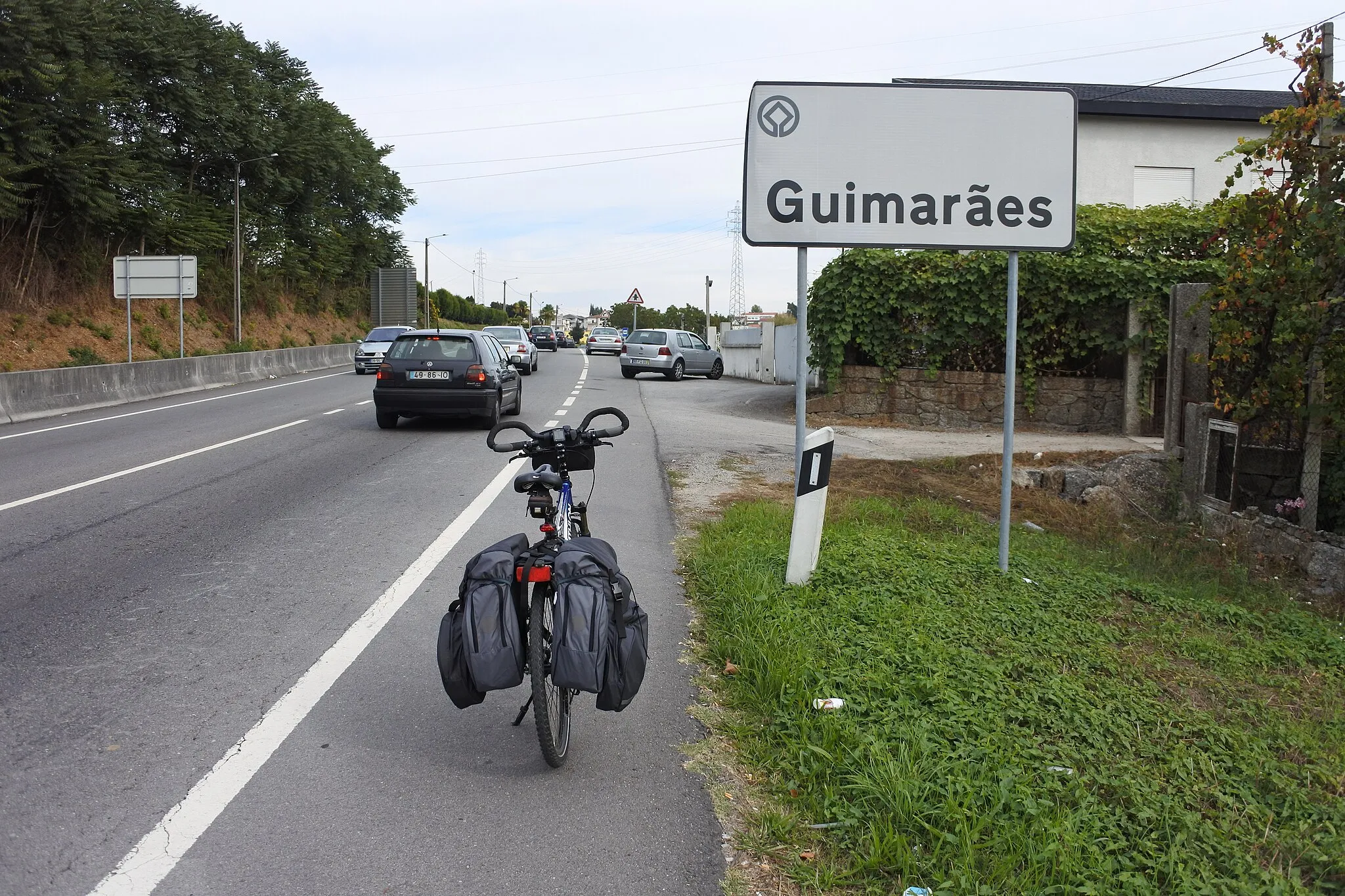 Photo showing: Arriving at Guimarães