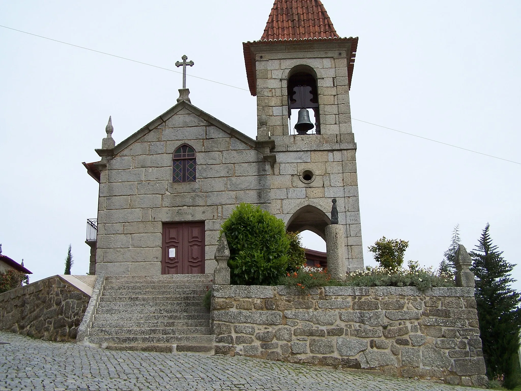 Photo showing: Fachada frontal da Igreja de Figueiredo, Guimarães.