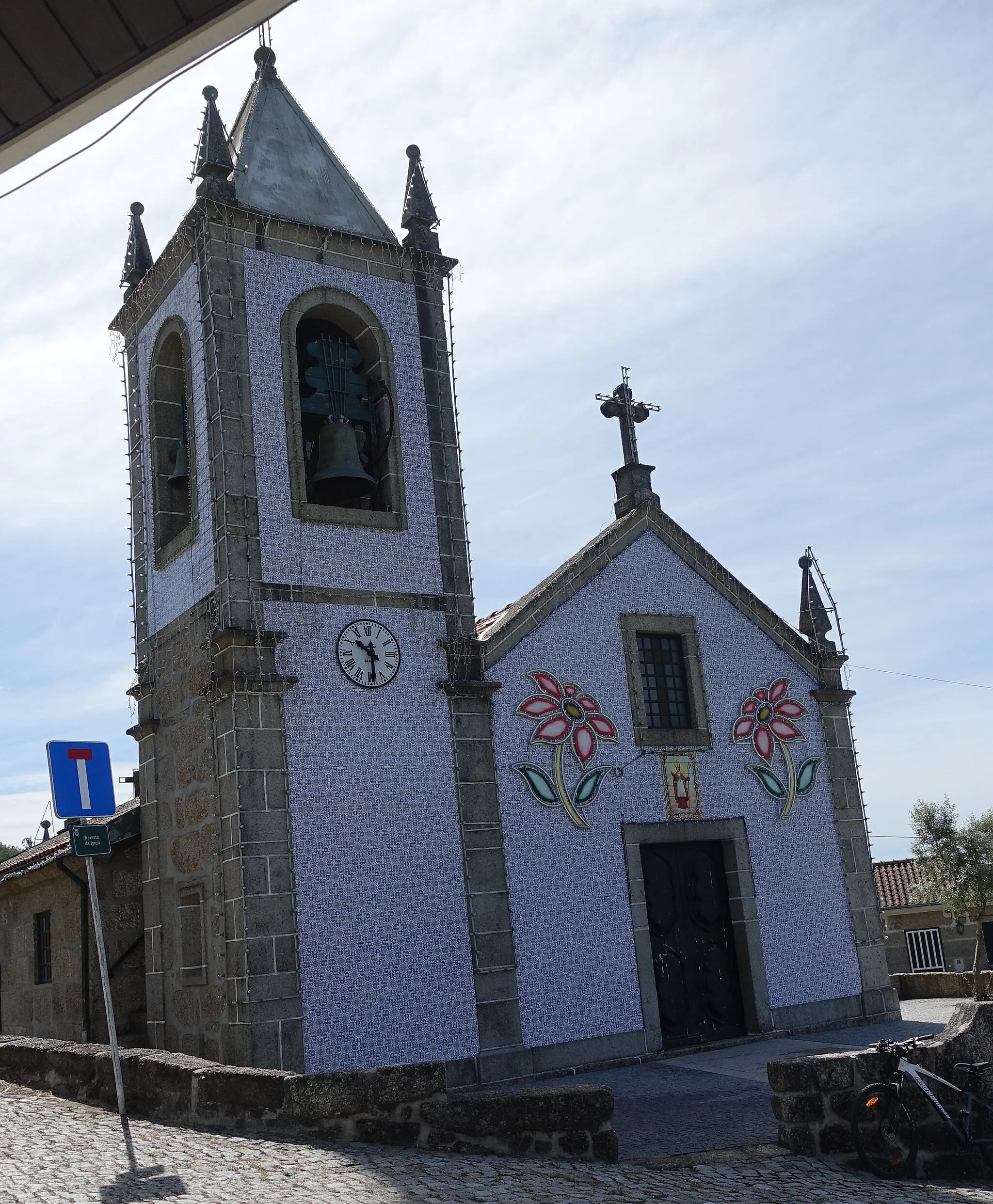 Photo showing: Church in Leitões Guimarães Portugal.