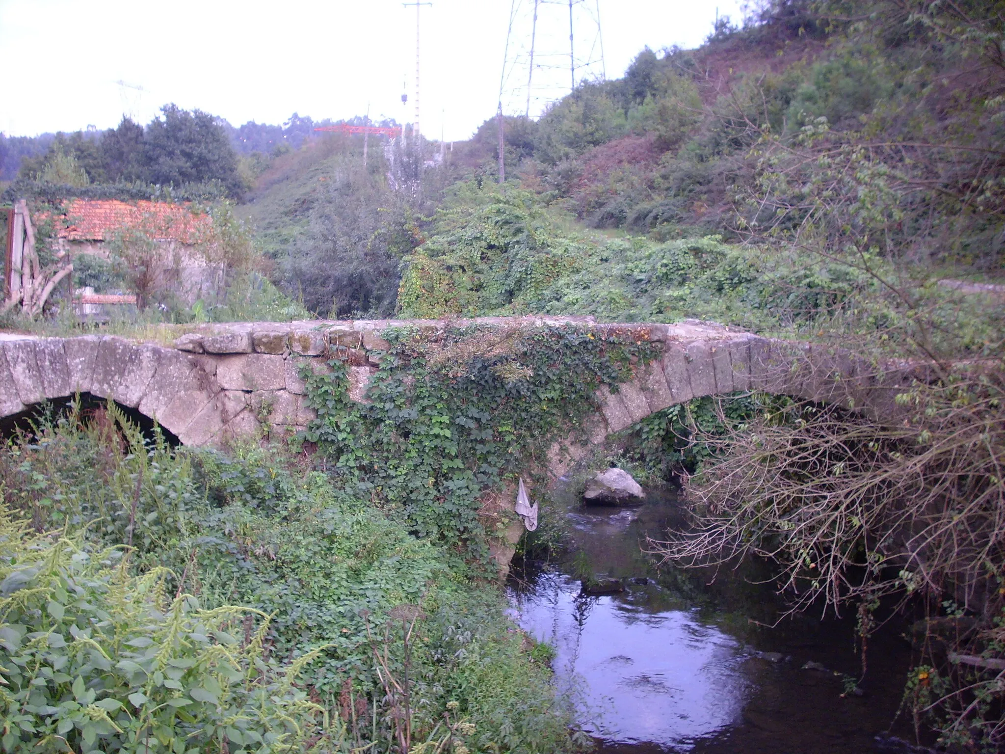 Photo showing: Ponte romana sobre o rio Selho que liga a freguesia de Serzedelo á freguesia de Gondar