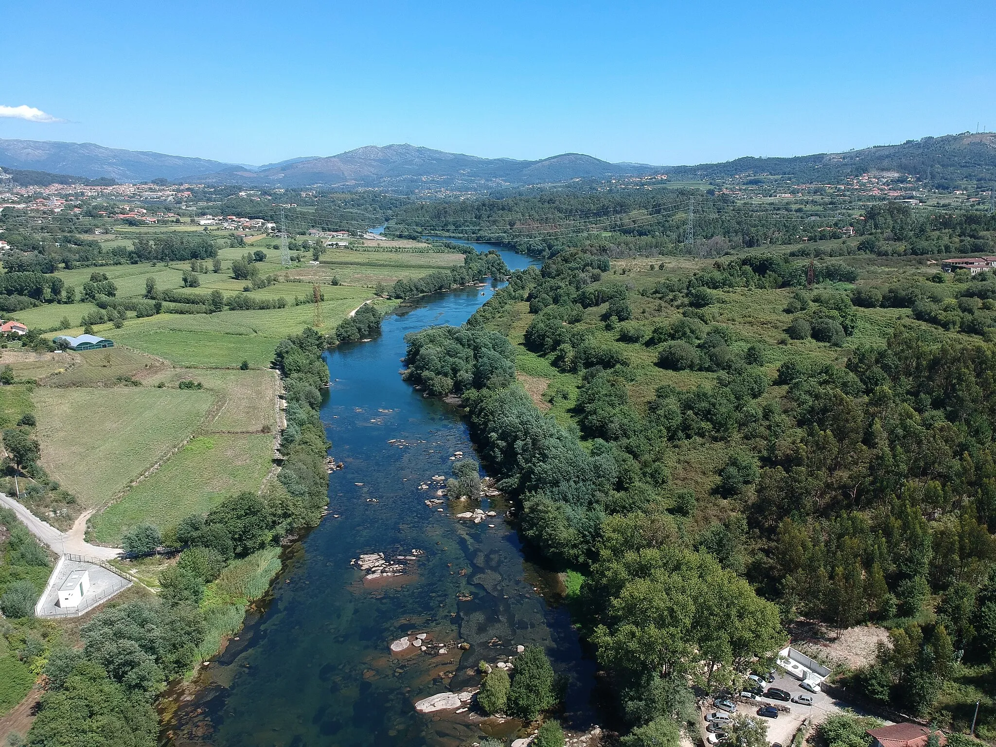 Photo showing: Aerial photograph of Cávado River in Navarra Braga, Portugal.