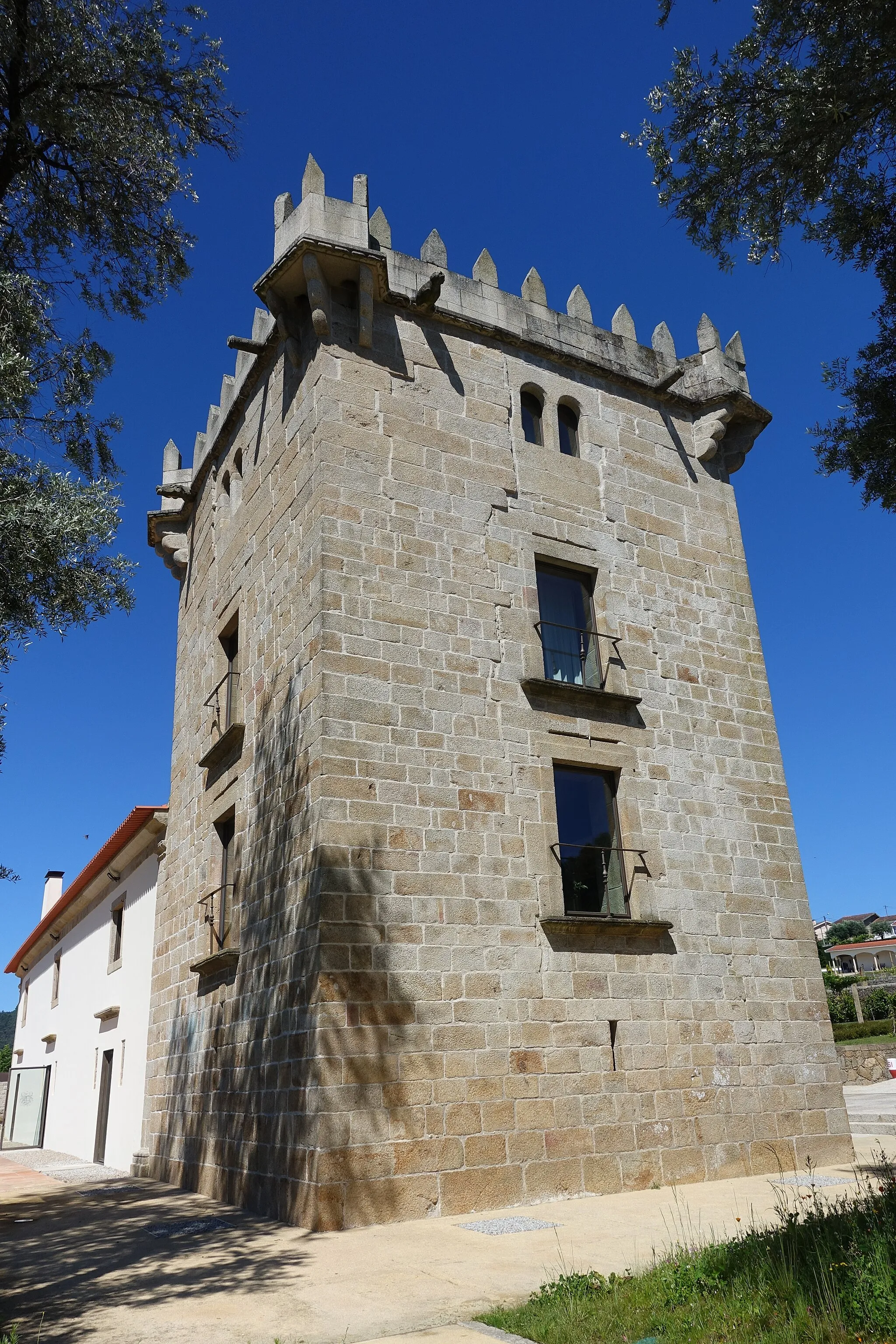 Photo showing: Torre e Casa de Gomariz Cervães Portugal.