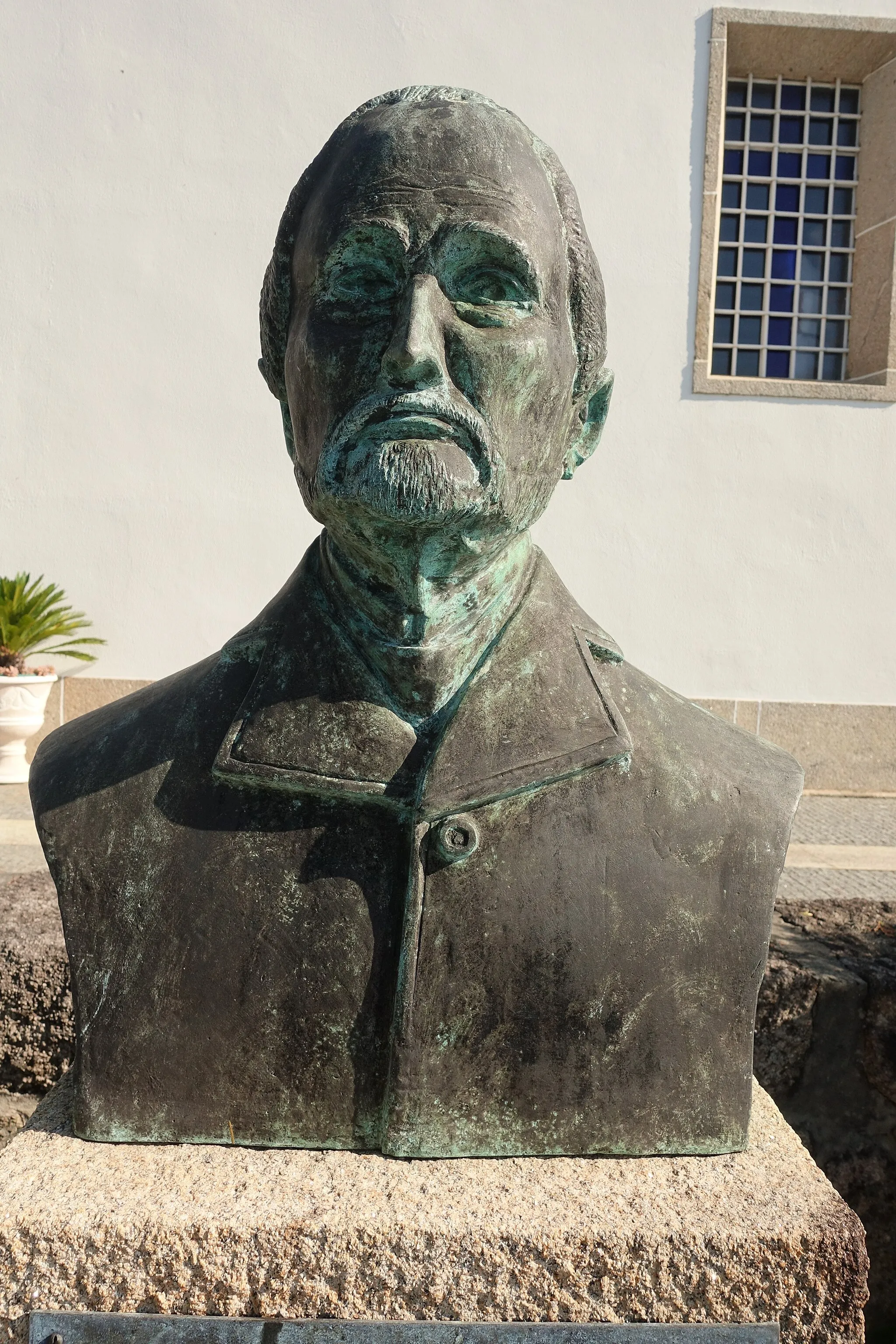 Photo showing: Bust in Parada de Gatim, Vila Verde, Portugal.