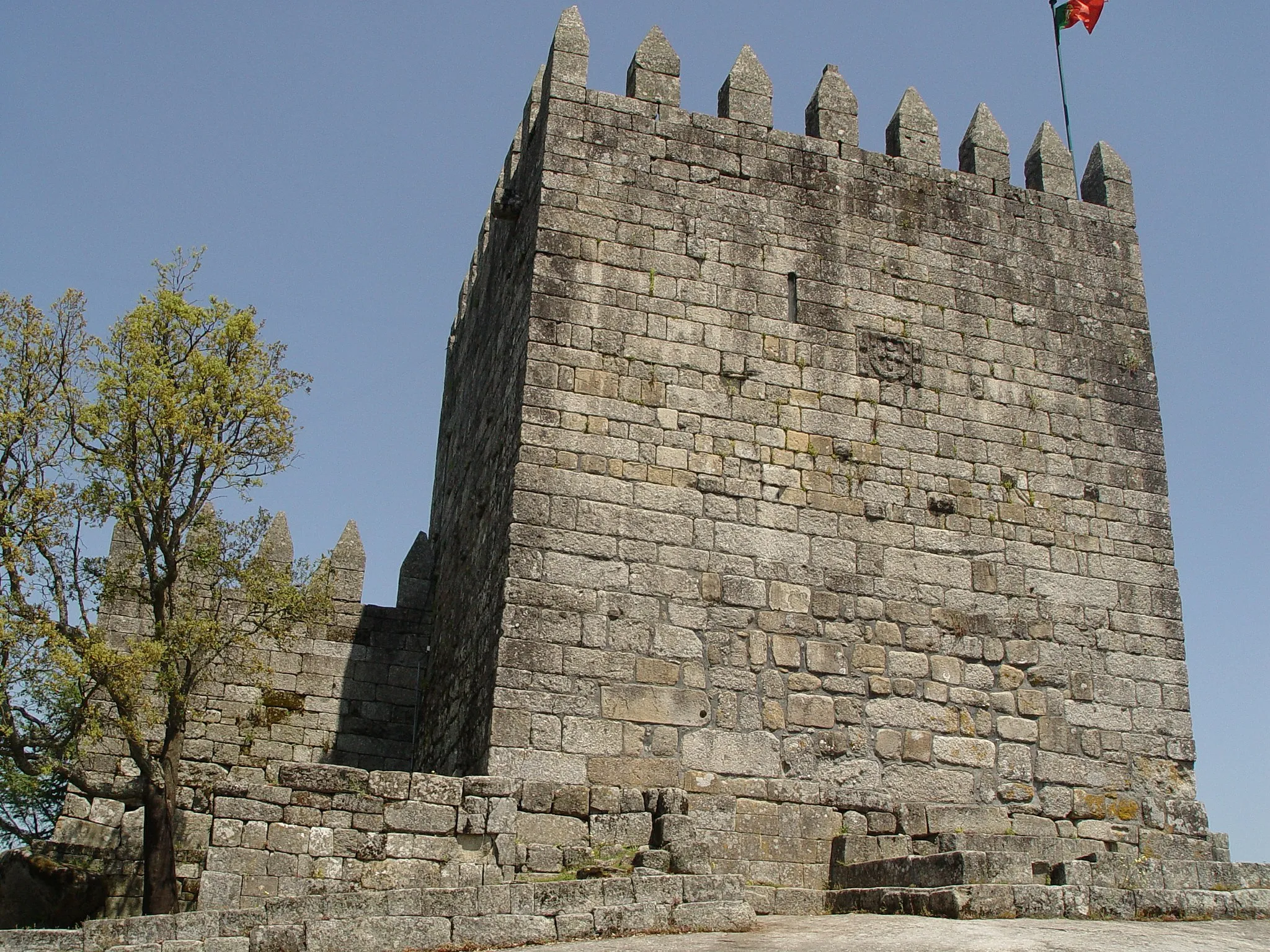Photo showing: Lanhoso Castle