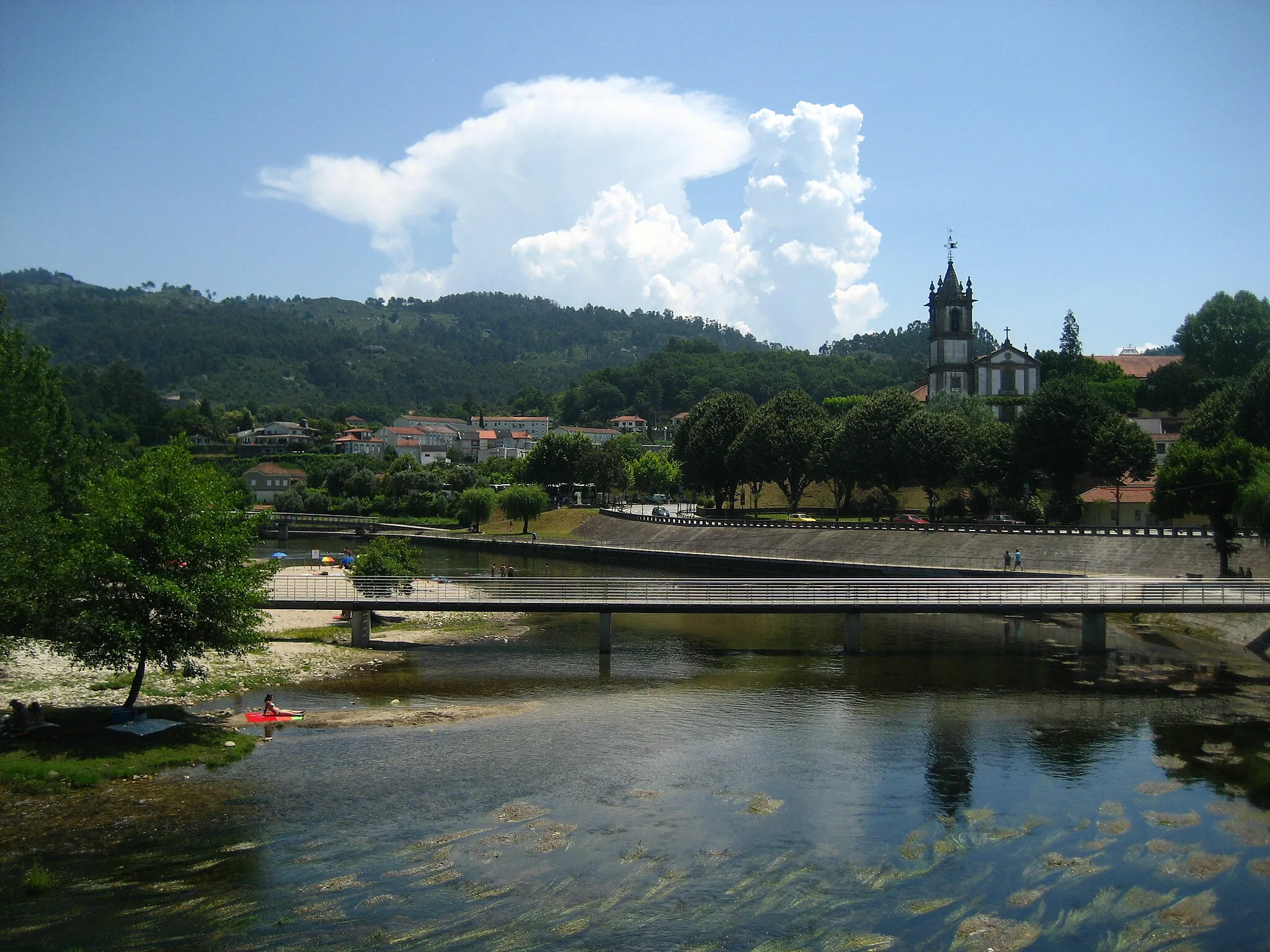 Photo showing: Rio Vez et l'église Do Espirito Santo, , Arcos de Valdevez,Portugal