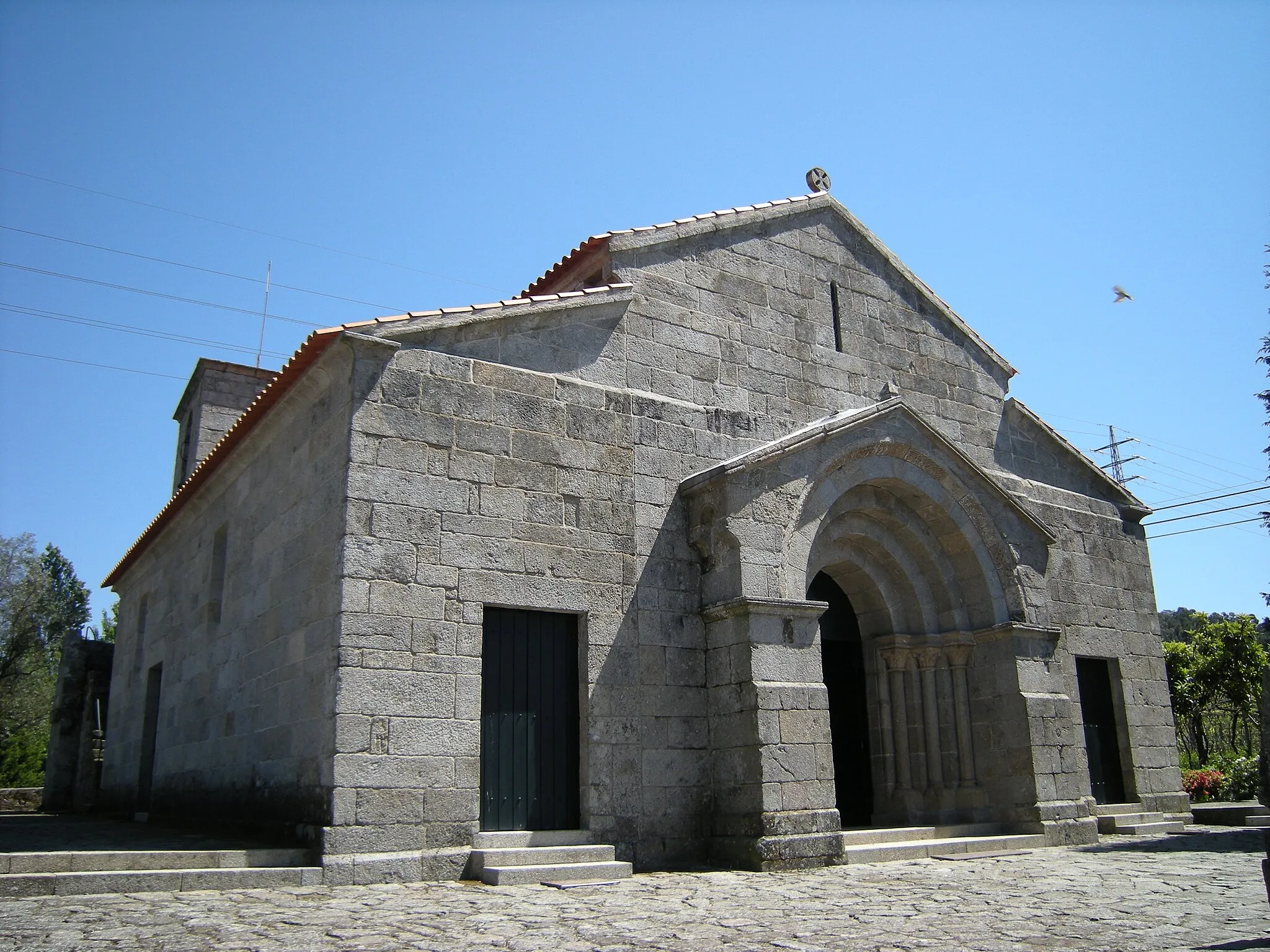 Photo showing: Igreja de Santa Maria de Airães. Lugar do Mosteiro, freguesia de Santa Maria de Airães, concelho de Felgueiras, Porto, Portugal.