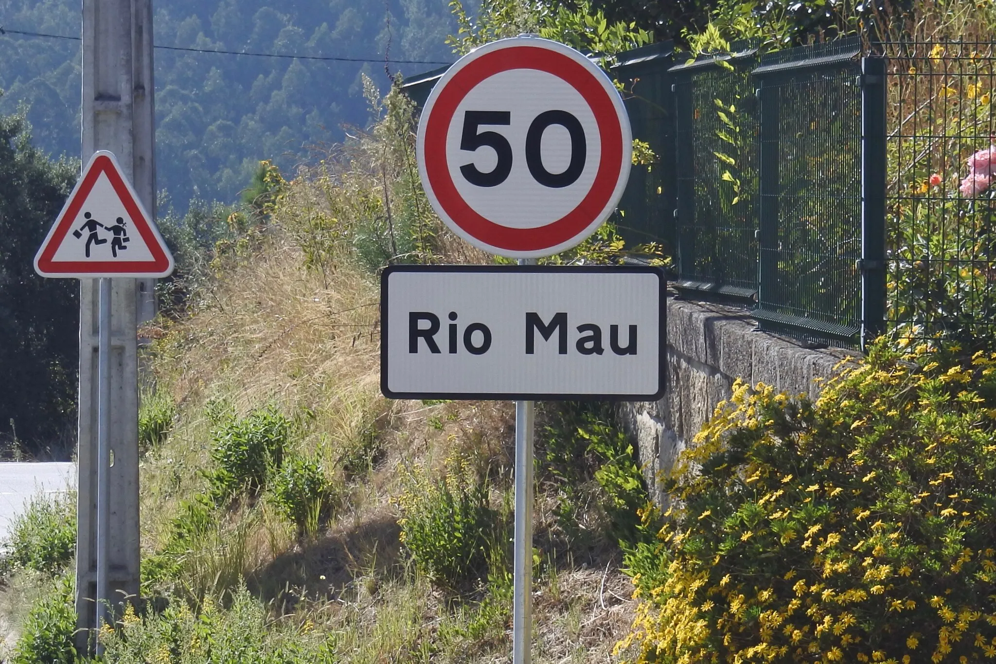 Photo showing: "Rio Mau" means "bad river". It is hard to tell what bad can came from the Douro today...